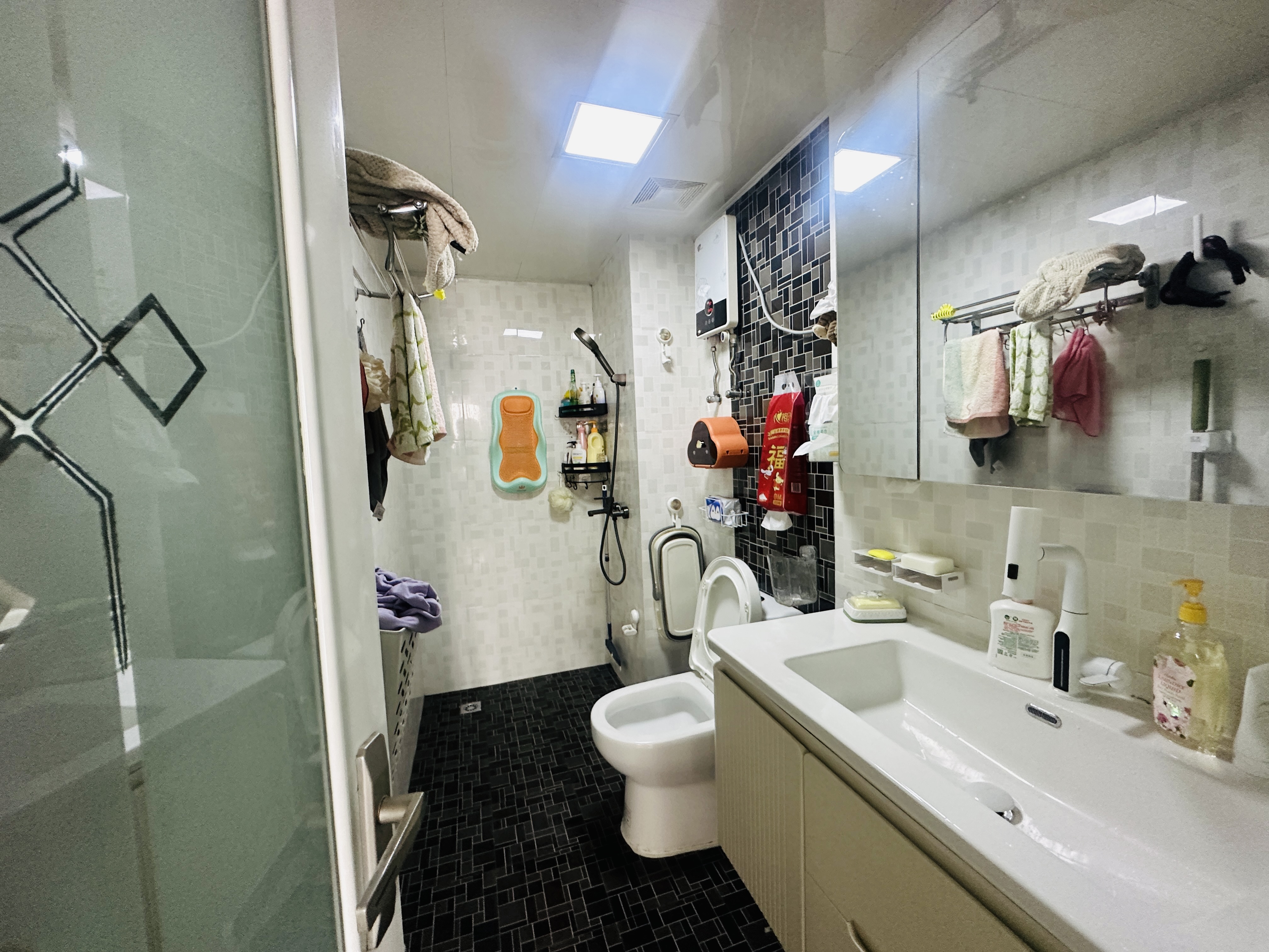 华丰大厦 2室2厅1卫 110.0万 华丰大厦 2室2厅1卫 110.0万卫生间