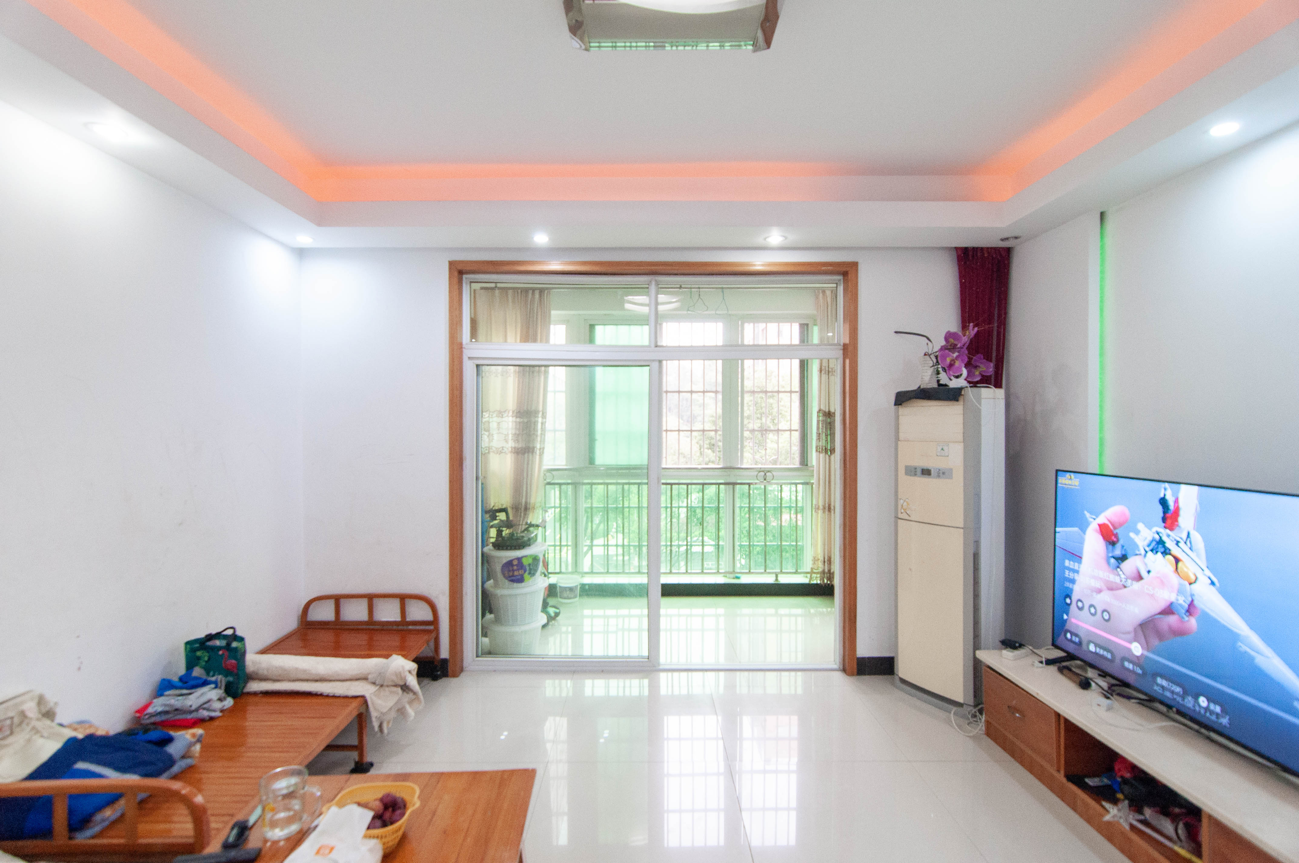 麓谷加州阳光 3室2厅2卫 82.0万 麓谷加州阳光 3室2厅2卫 82.0万客厅