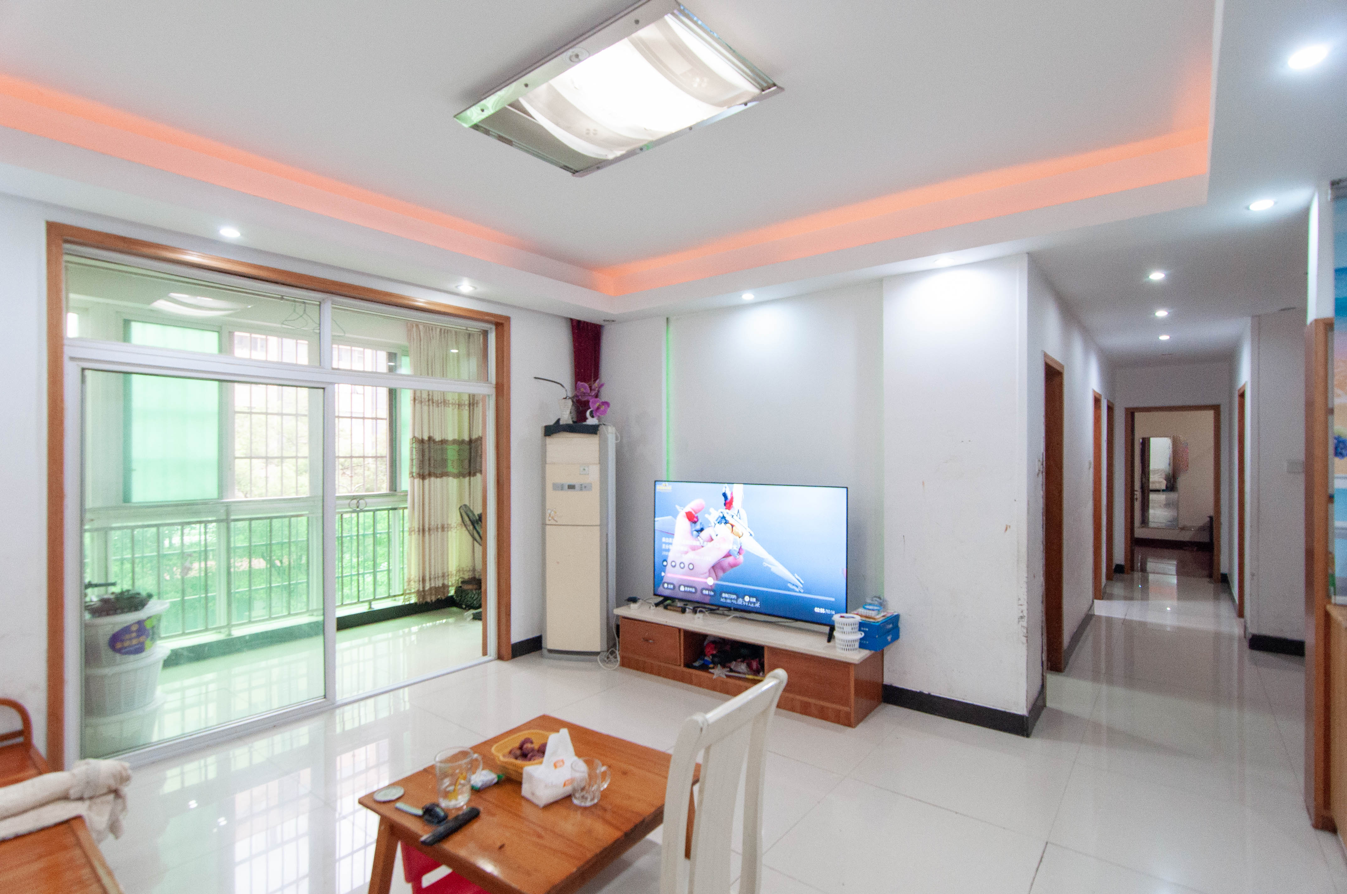 麓谷加州阳光 3室2厅2卫 82.0万 麓谷加州阳光 3室2厅2卫 82.0万客厅