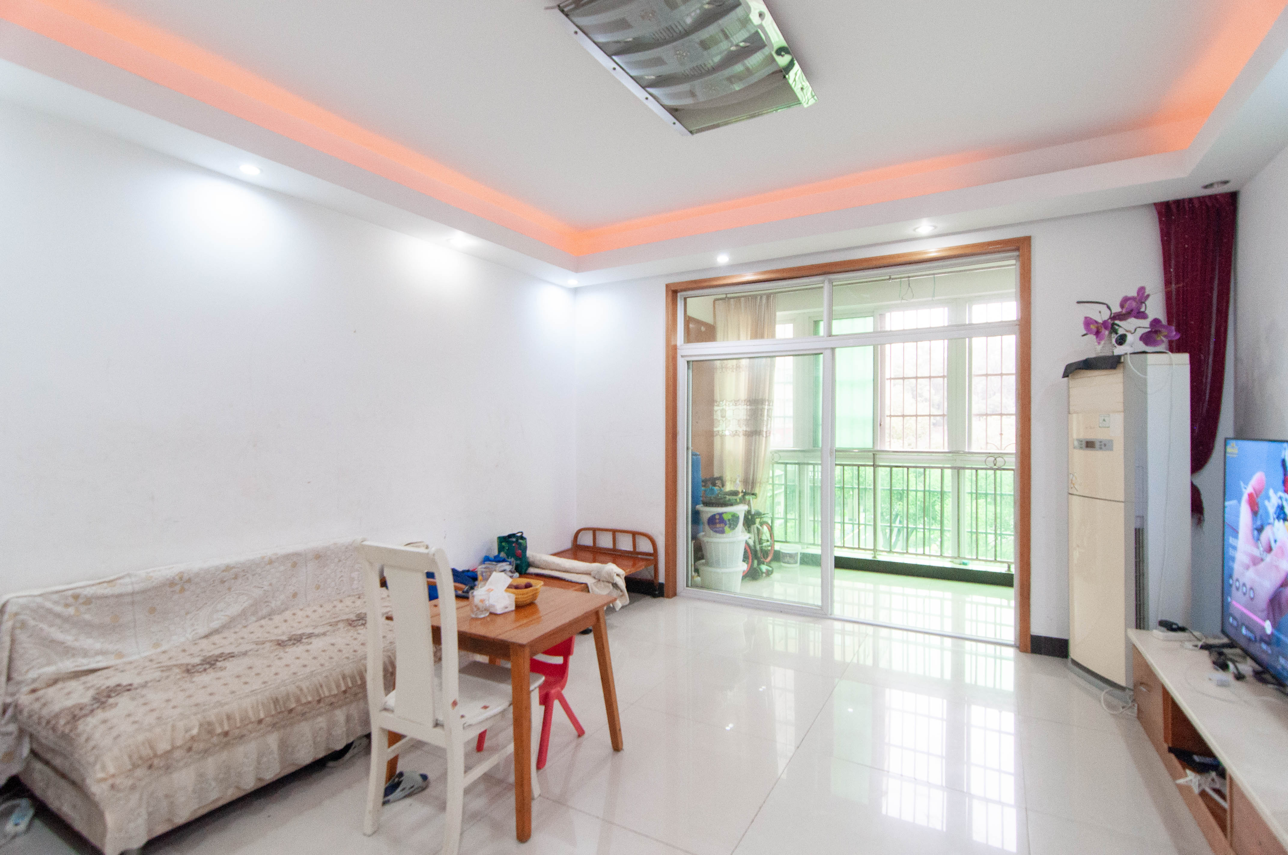 麓谷加州阳光 3室2厅2卫 82.0万 麓谷加州阳光 3室2厅2卫 82.0万其他