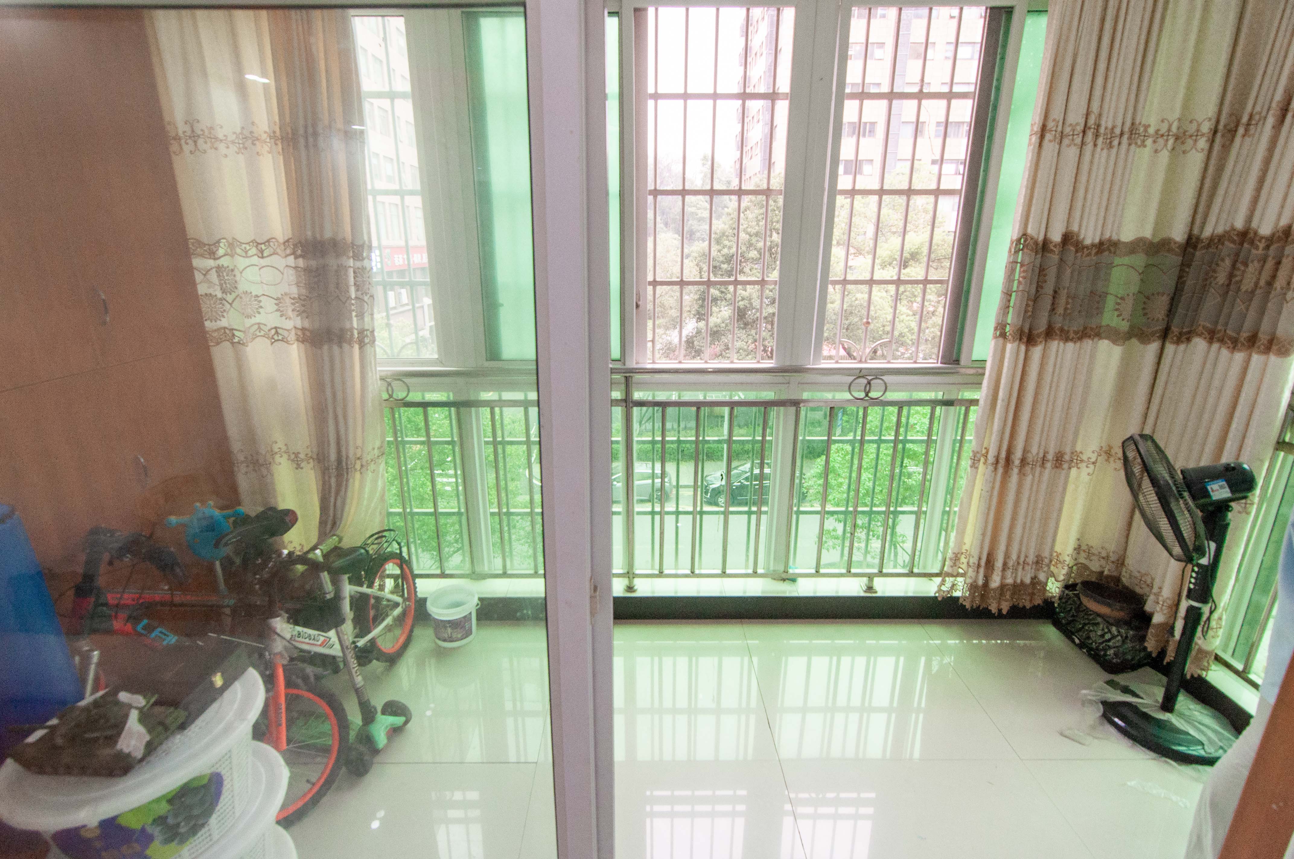 麓谷加州阳光 3室2厅2卫 82.0万 麓谷加州阳光 3室2厅2卫 82.0万其他