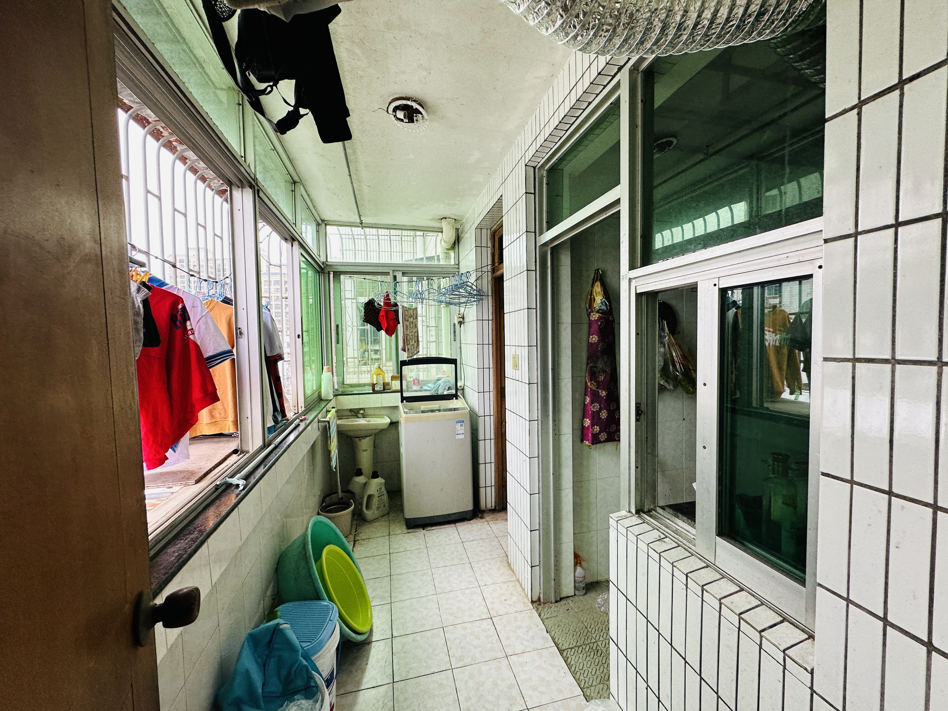 翠玉园(新旧区) 1室2厅1卫 105.0万 翠玉园(新旧区) 1室2厅1卫 105.0万阳台