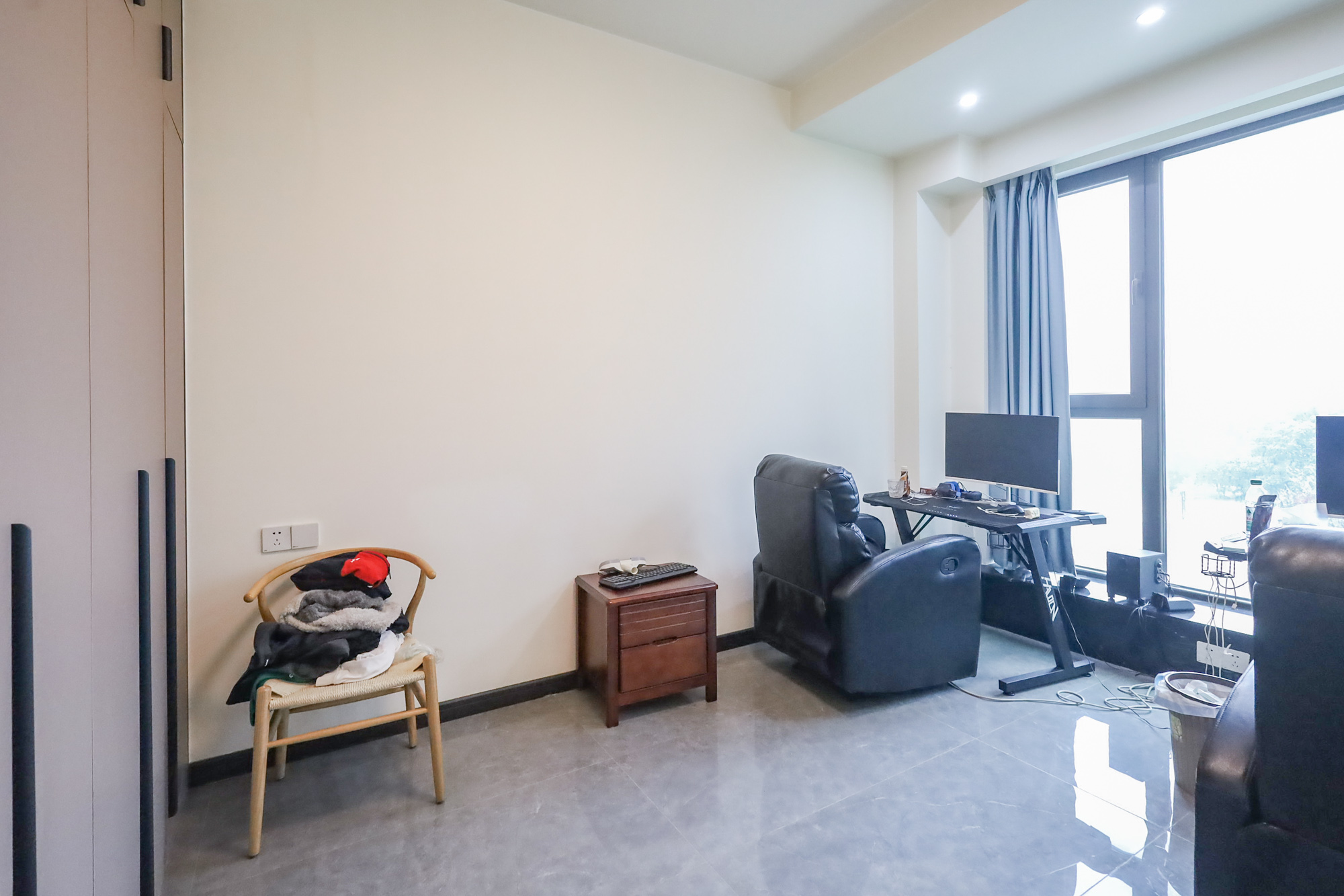 远洋外滩壹号  4室2厅2卫   380.00万卧室