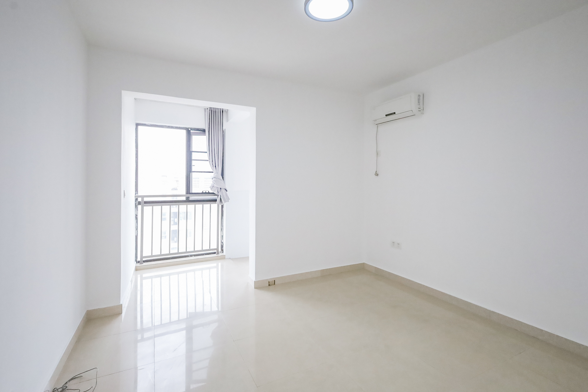 旭辉藏郡(藏郡、旭湘华府) 3室2厅2卫 208.0万 旭辉藏郡(藏郡、旭湘华府) 3室2厅2卫 208.0万客厅