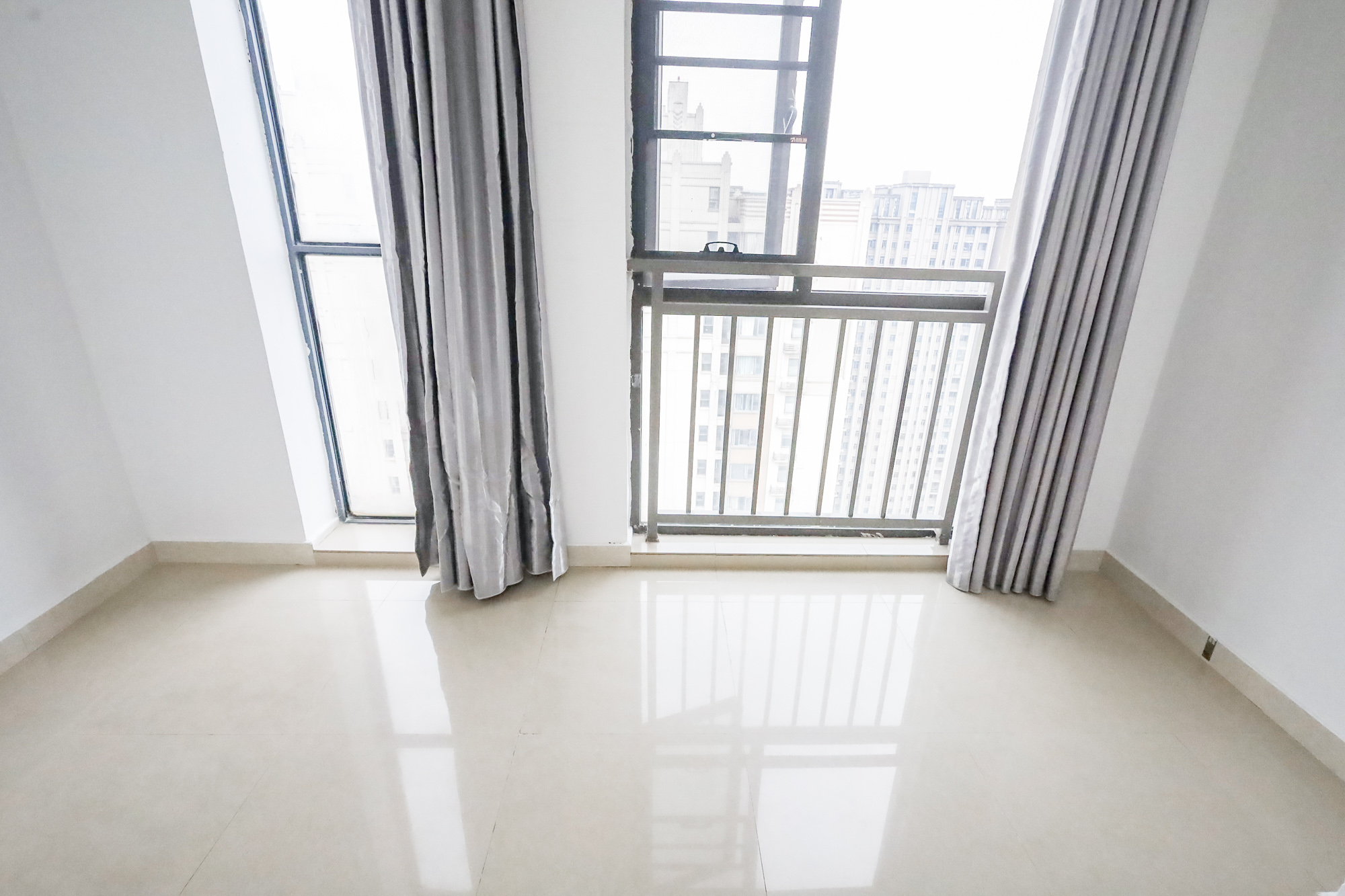 旭辉藏郡(藏郡、旭湘华府) 3室2厅2卫 208.0万 旭辉藏郡(藏郡、旭湘华府) 3室2厅2卫 208.0万阳台