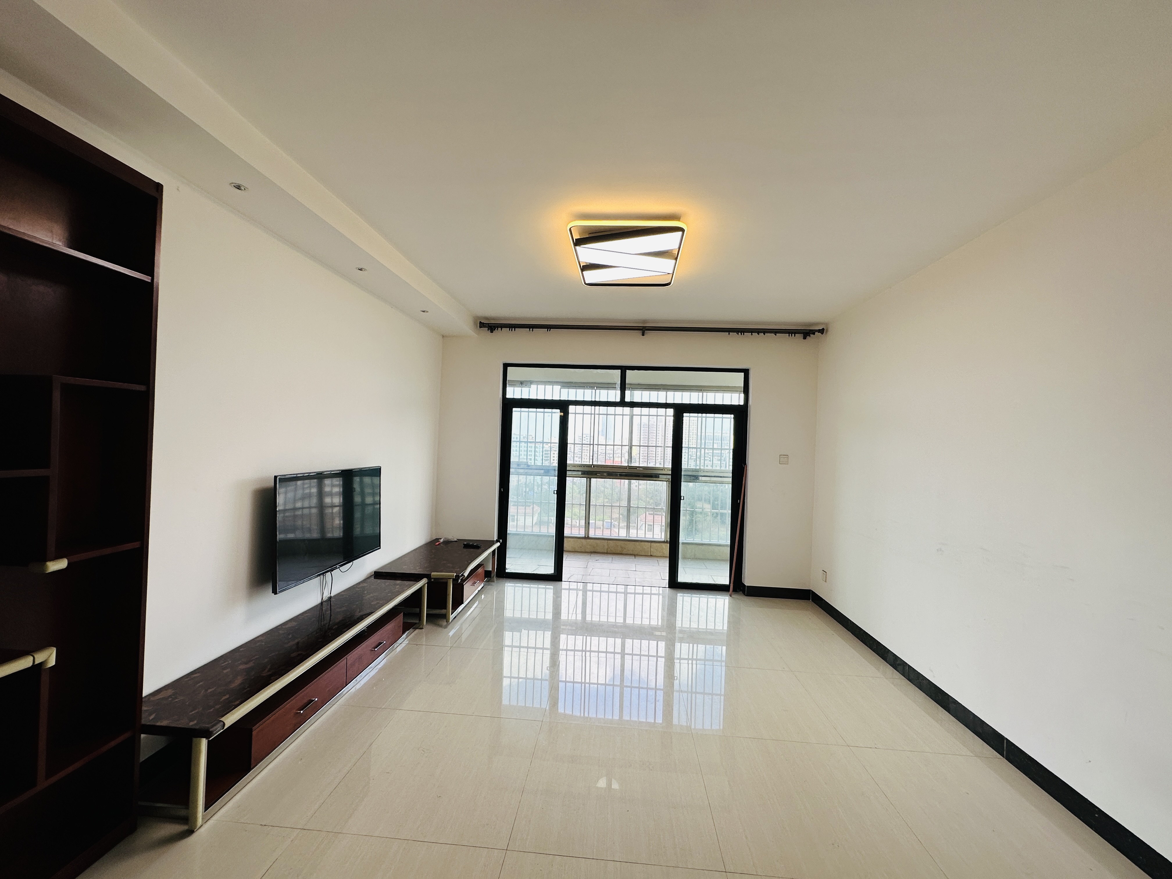 海南金地自在城 3室2厅2卫 152.0万 海南金地自在城 3室2厅2卫 152.0万客厅