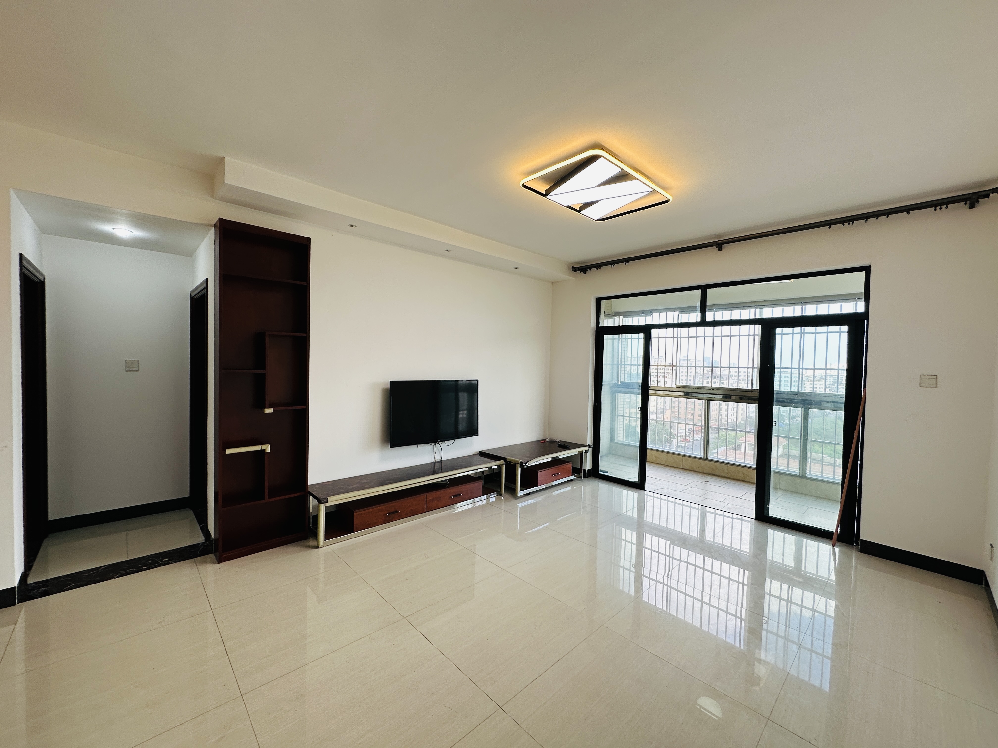 海南金地自在城 3室2厅2卫 152.0万 海南金地自在城 3室2厅2卫 152.0万客厅