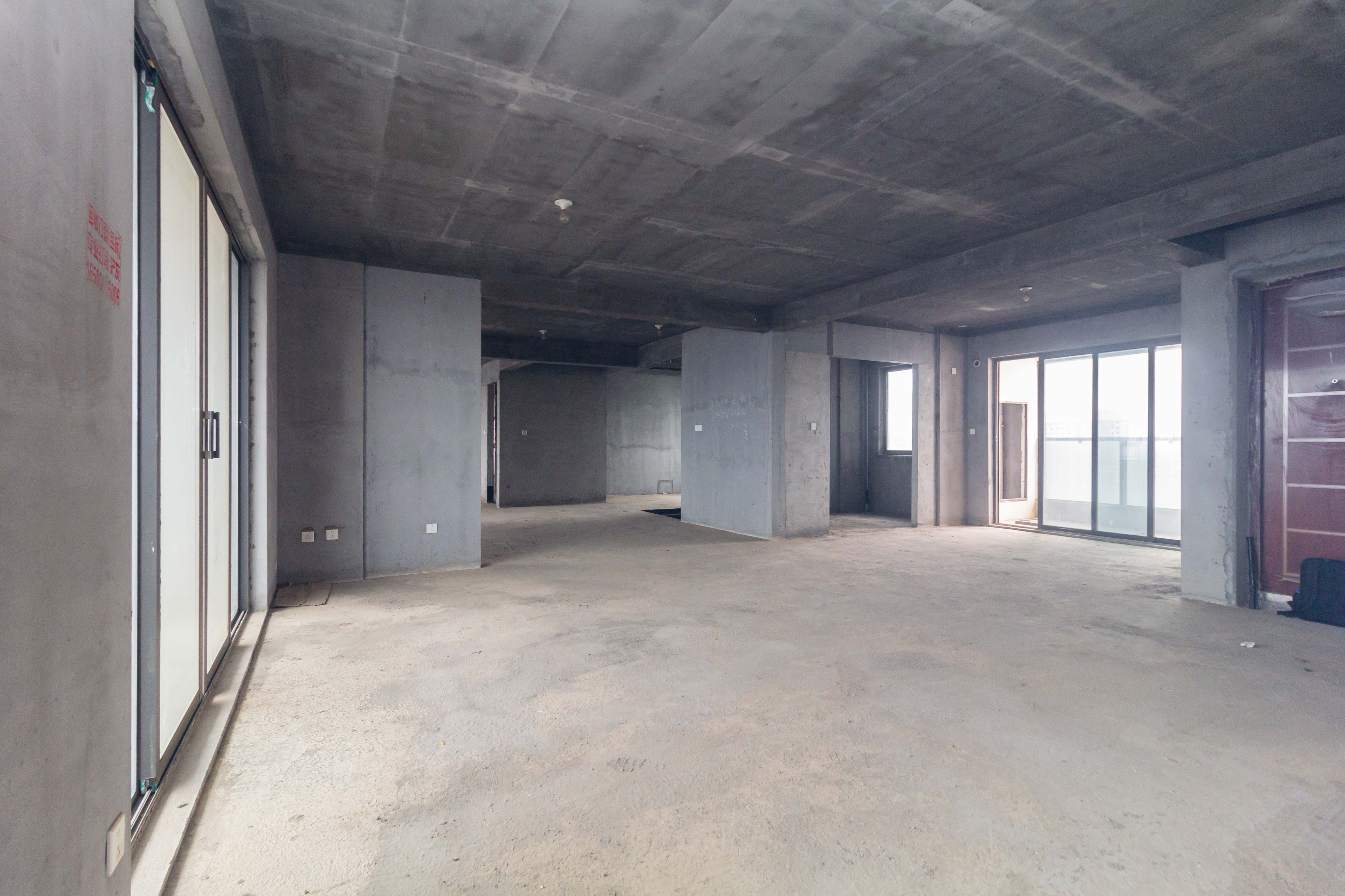 中交中央公园D5区 5室2厅2卫 215.0万 中交中央公园D5区 5室2厅2卫 215.0万客厅