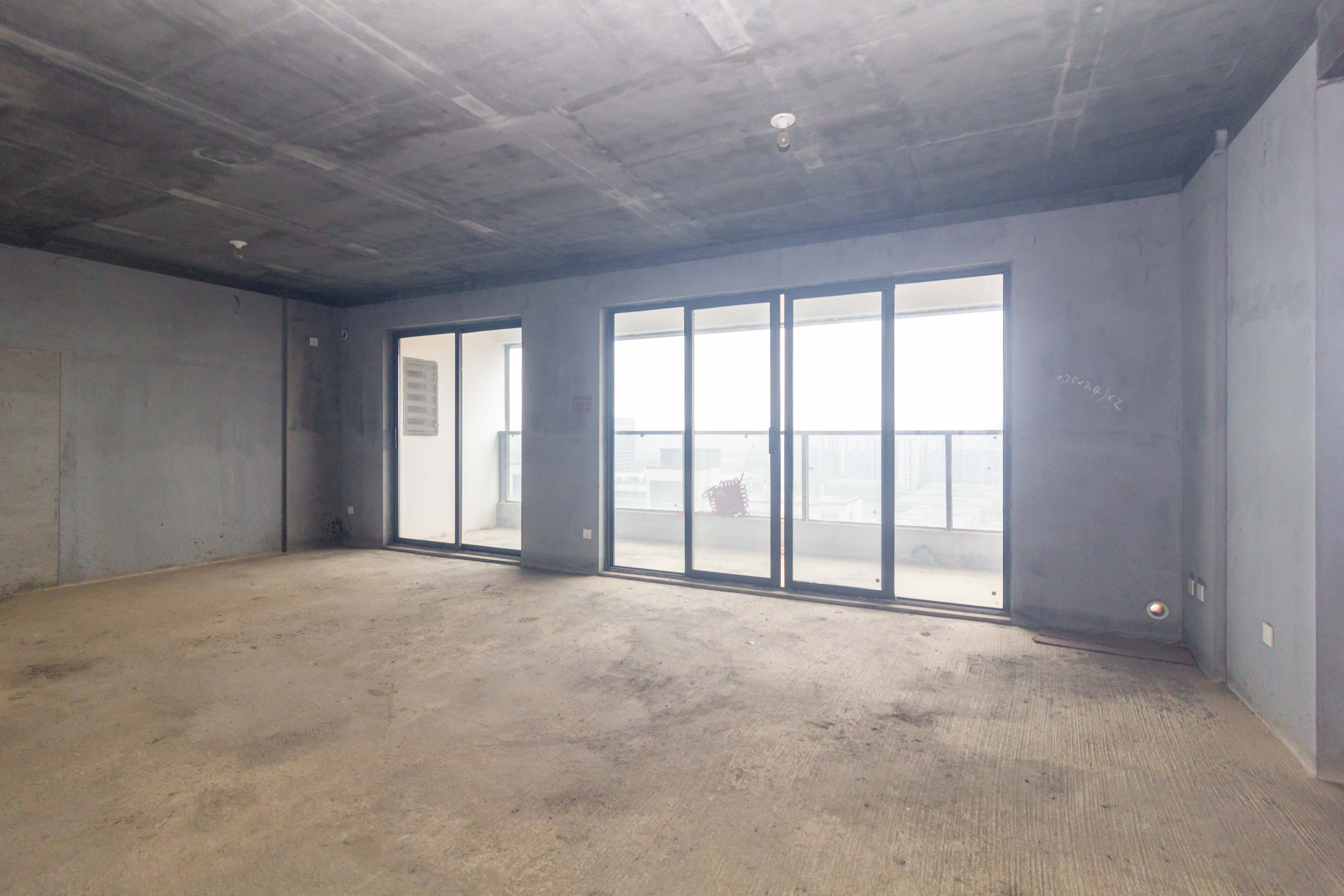 中交中央公园D5区 5室2厅2卫 215.0万 中交中央公园D5区 5室2厅2卫 215.0万客厅