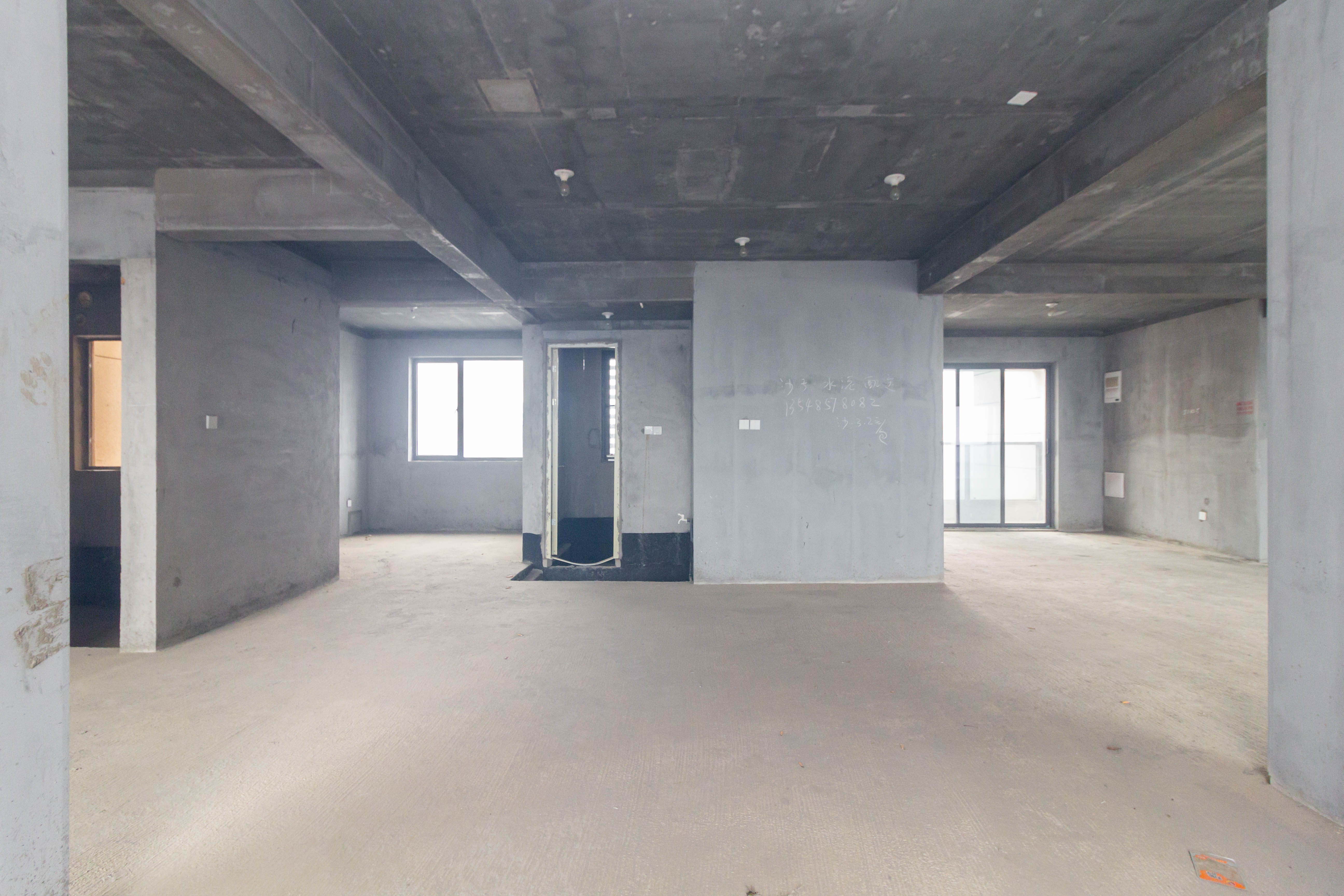 中交中央公园D5区 5室2厅2卫 215.0万 中交中央公园D5区 5室2厅2卫 215.0万卧室