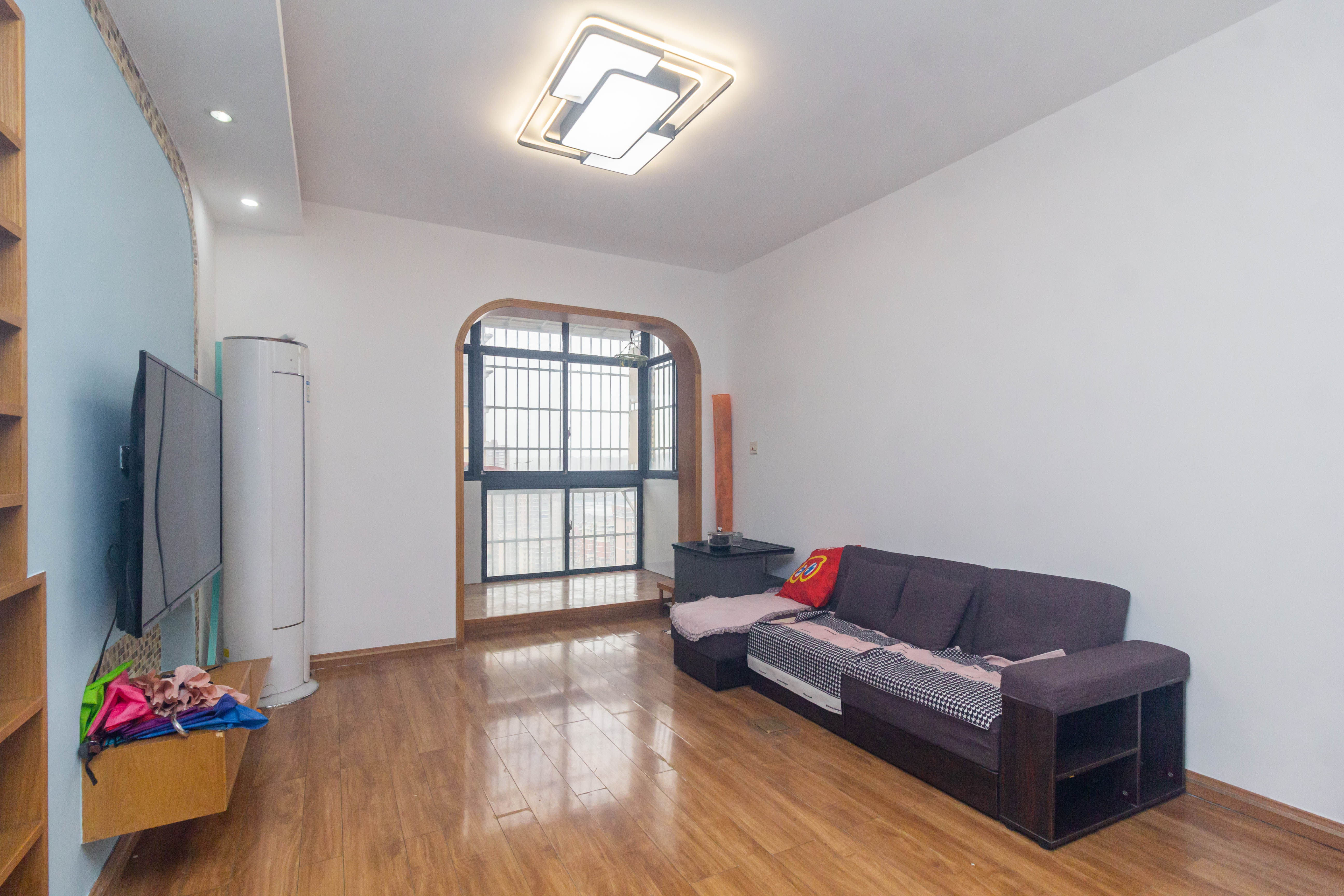 中国铁建国际城一期  2室2厅1卫    43.8万 中国铁建国际城一期  2室2厅1卫    43.8万客厅