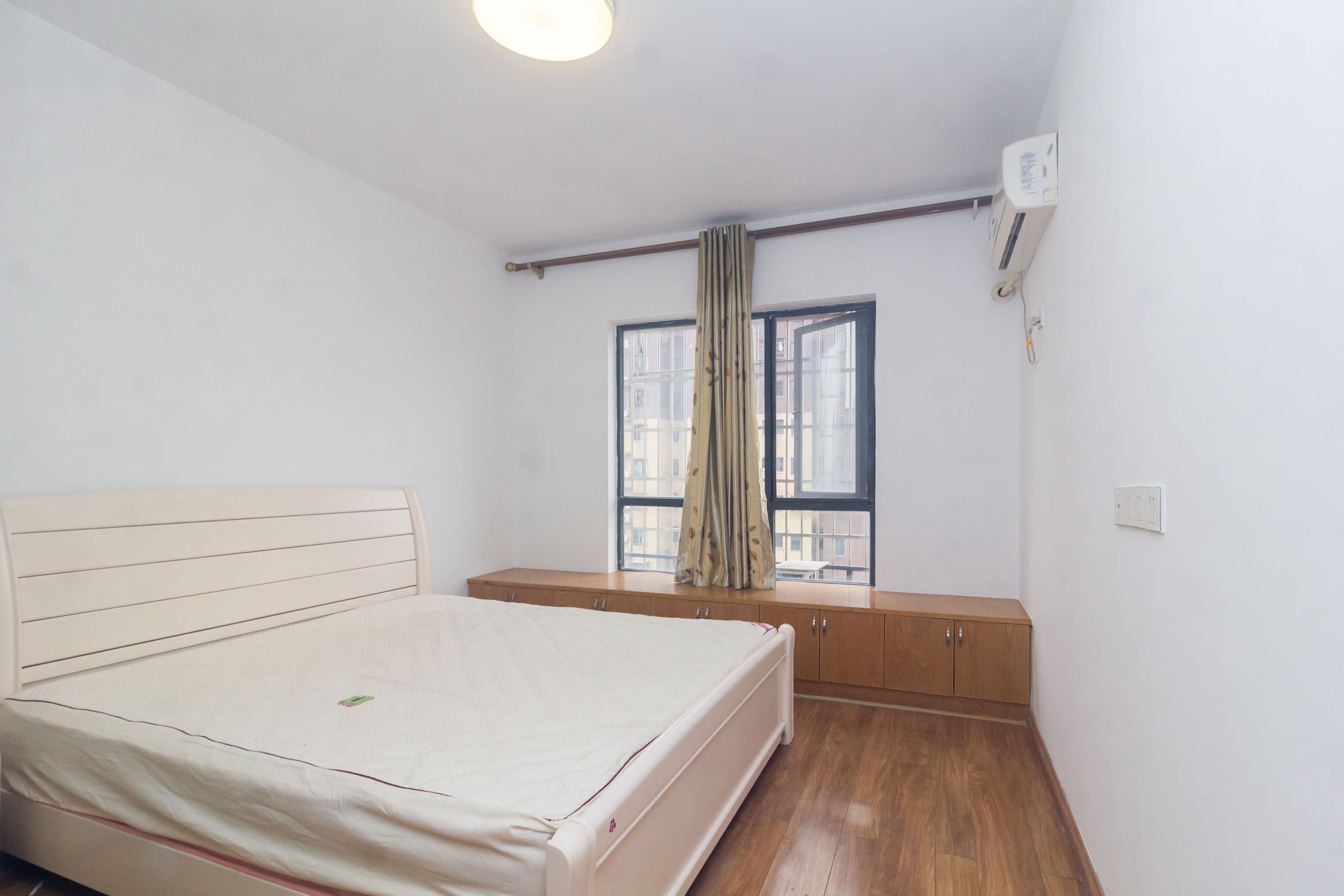 中国铁建国际城一期  2室2厅1卫    43.8万 中国铁建国际城一期  2室2厅1卫    43.8万卧室