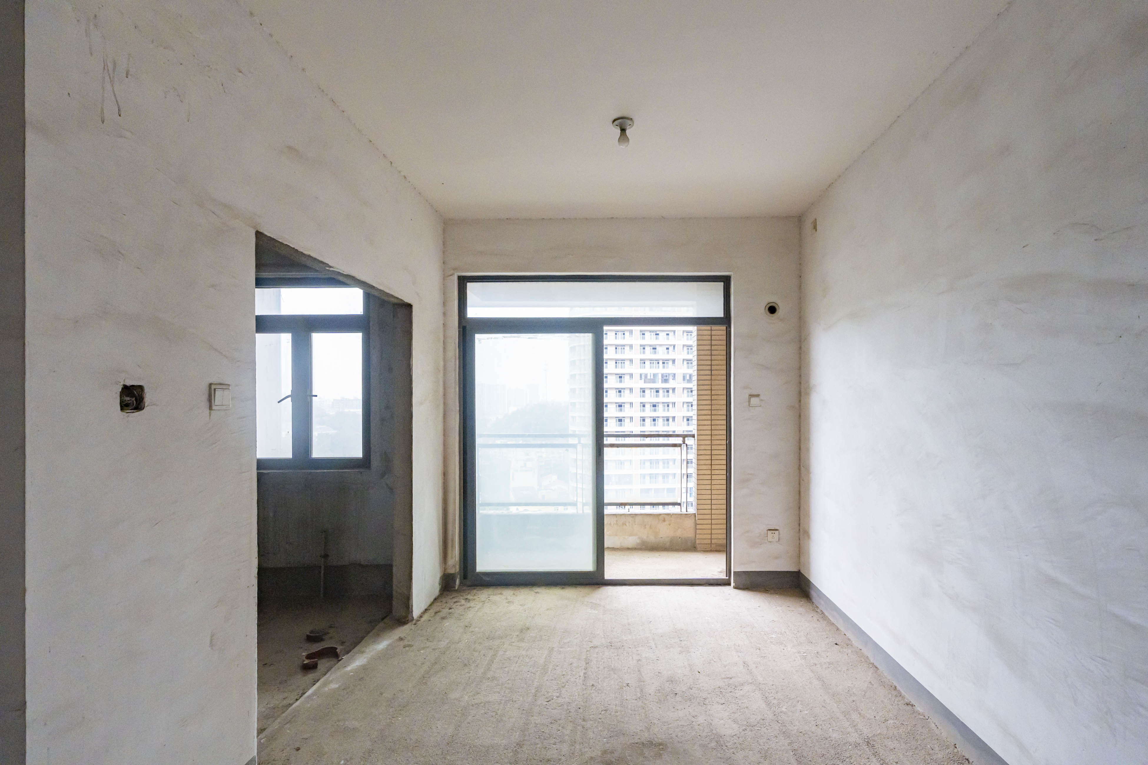 藏珑湖上国际花园 4室2厅2卫 138.0万 藏珑湖上国际花园 4室2厅2卫 138.0万客厅