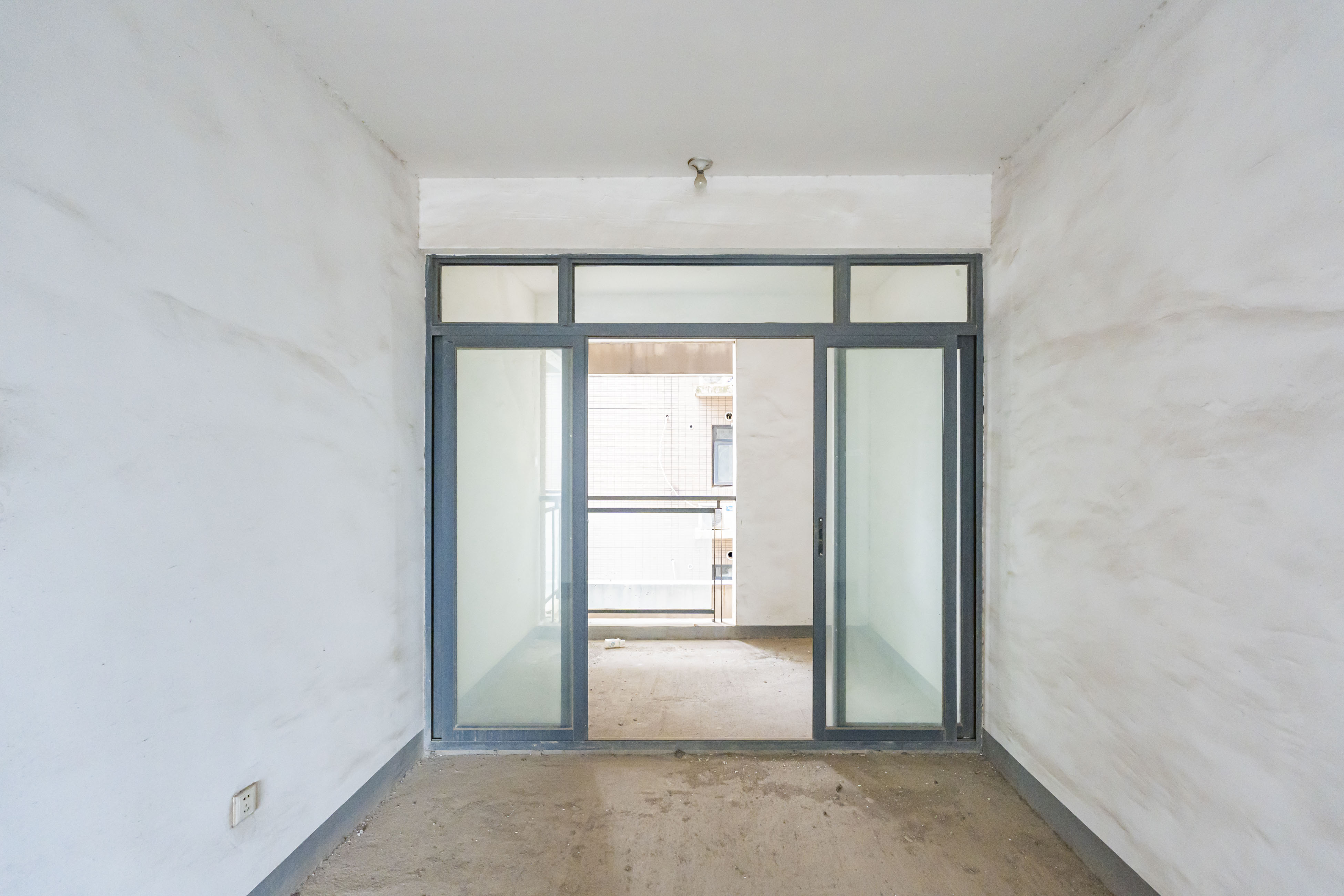 藏珑湖上国际花园 4室2厅2卫 138.0万 藏珑湖上国际花园 4室2厅2卫 138.0万卧室