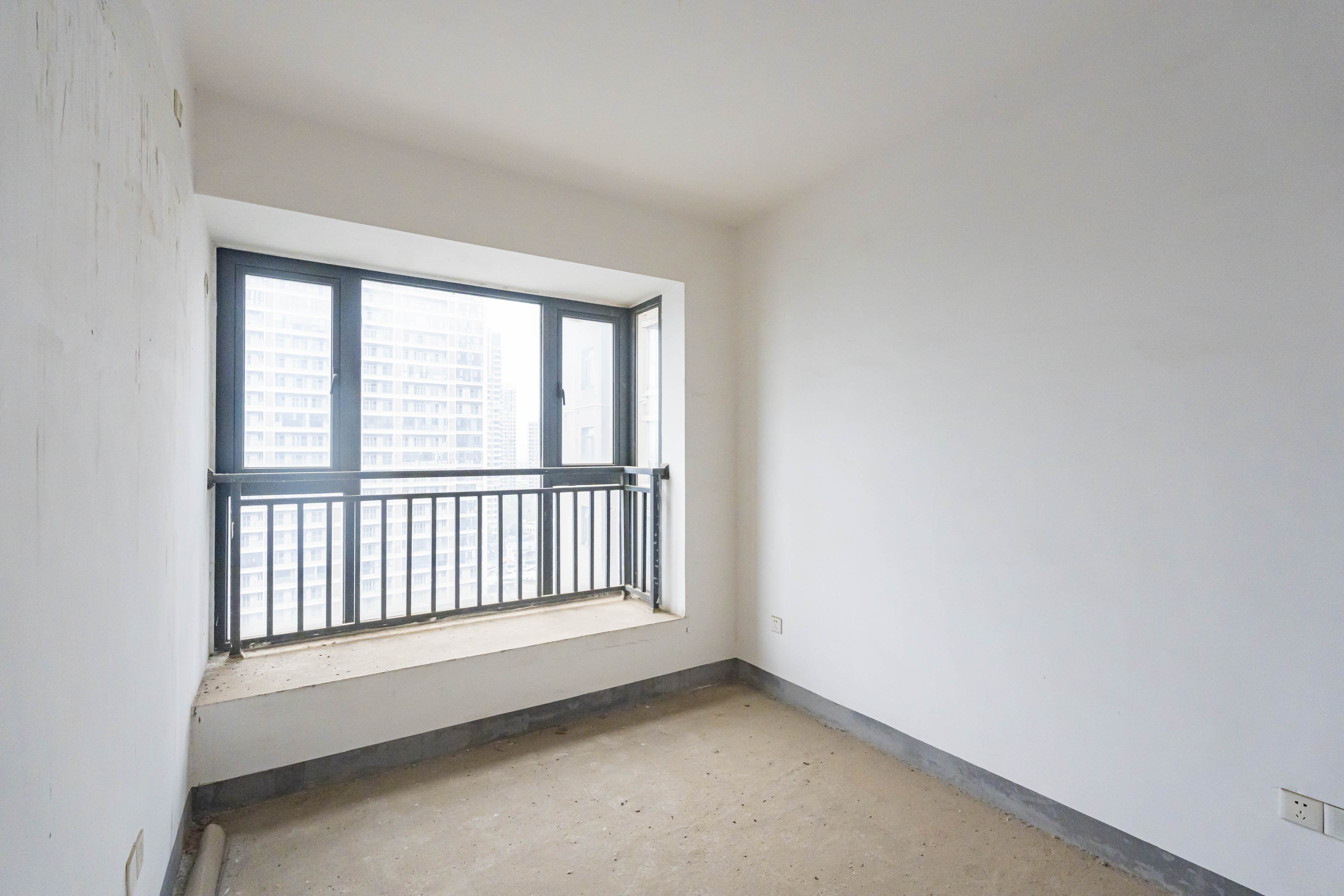 藏珑湖上国际花园 4室2厅2卫 138.0万 藏珑湖上国际花园 4室2厅2卫 138.0万卧室