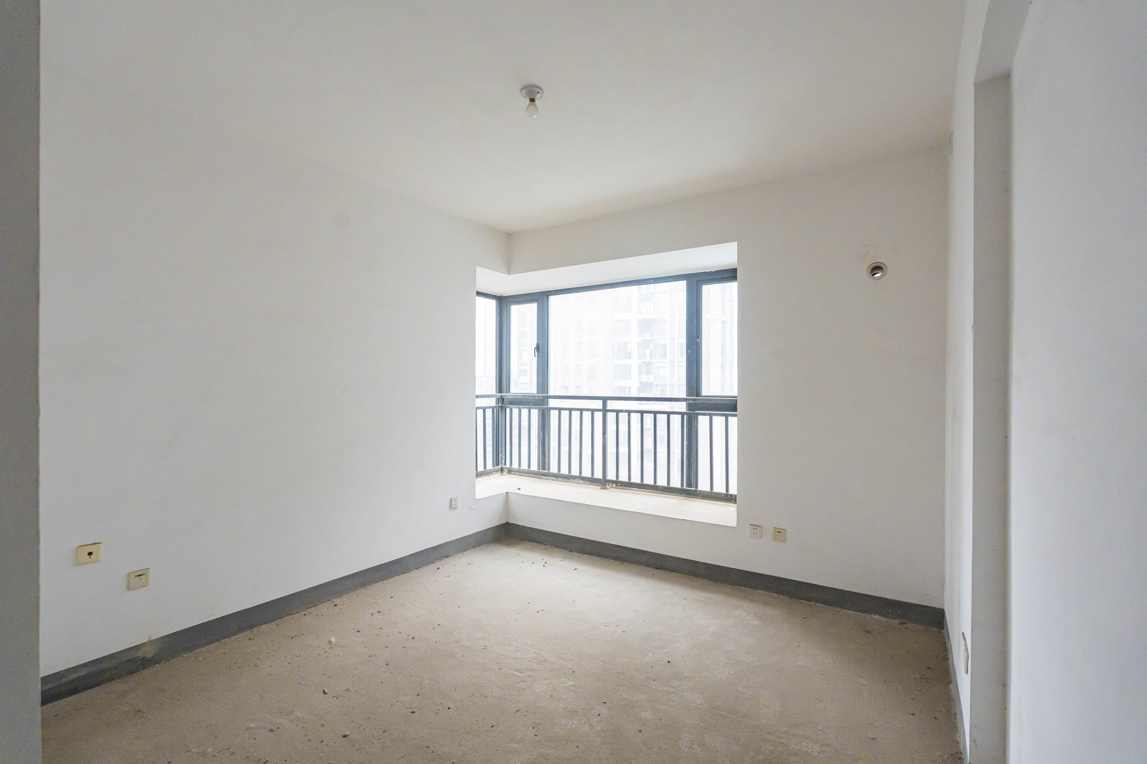 藏珑湖上国际花园 4室2厅2卫 138.0万 藏珑湖上国际花园 4室2厅2卫 138.0万卧室