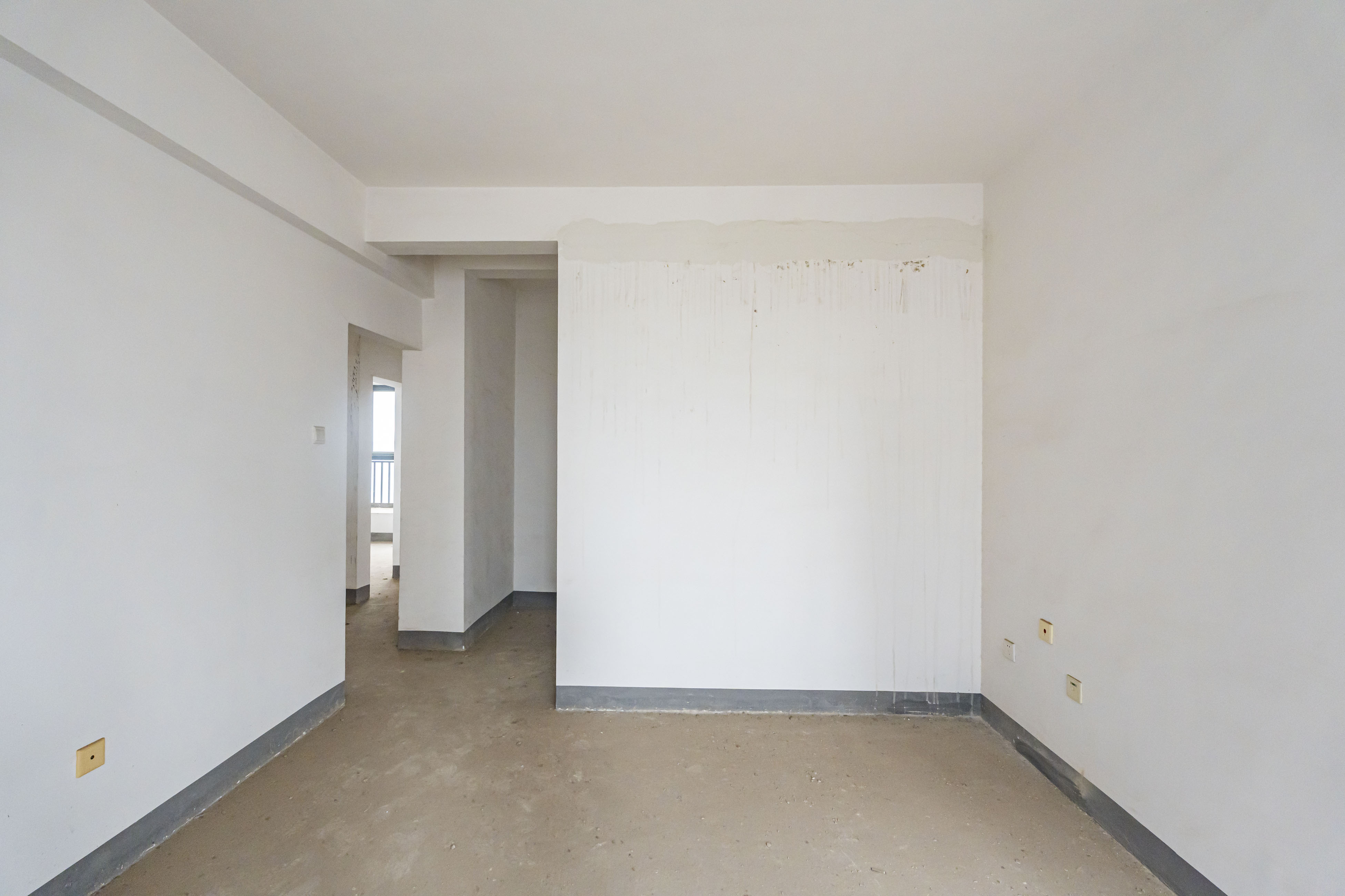 藏珑湖上国际花园 4室2厅2卫 138.0万 藏珑湖上国际花园 4室2厅2卫 138.0万卧室