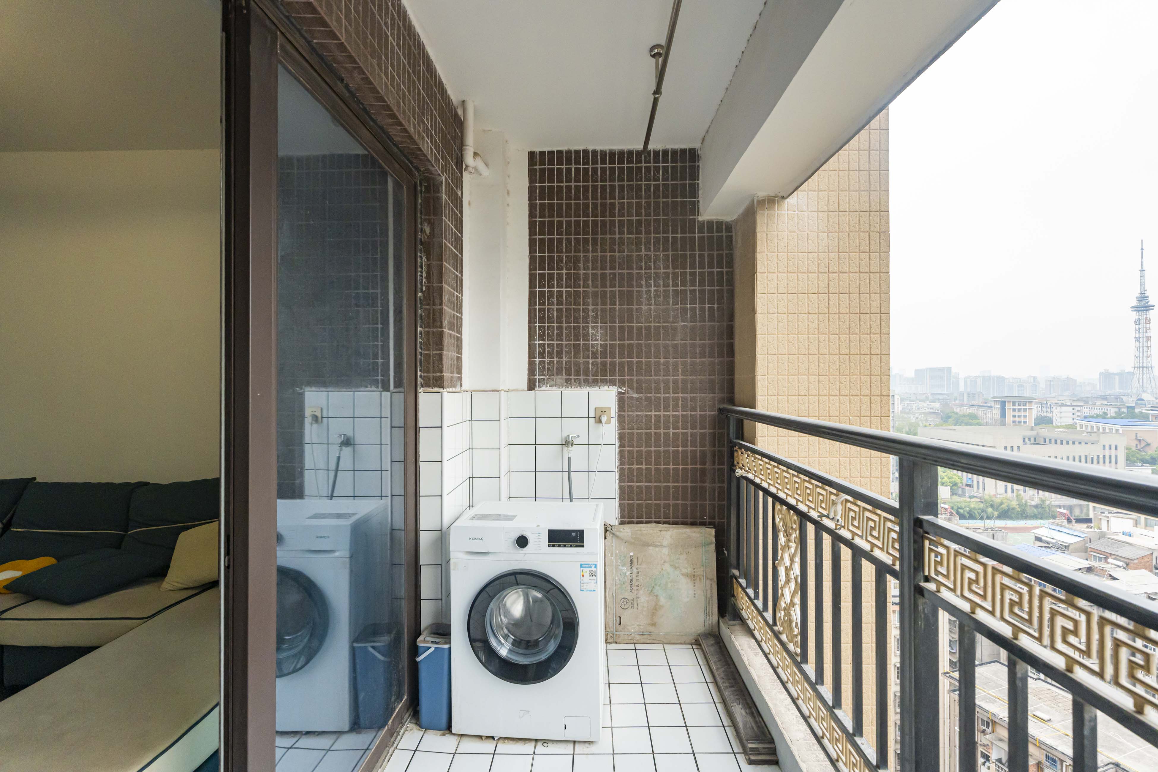 上园商住小区 3室2厅1卫 91.0万 上园商住小区 3室2厅1卫 91.0万阳台