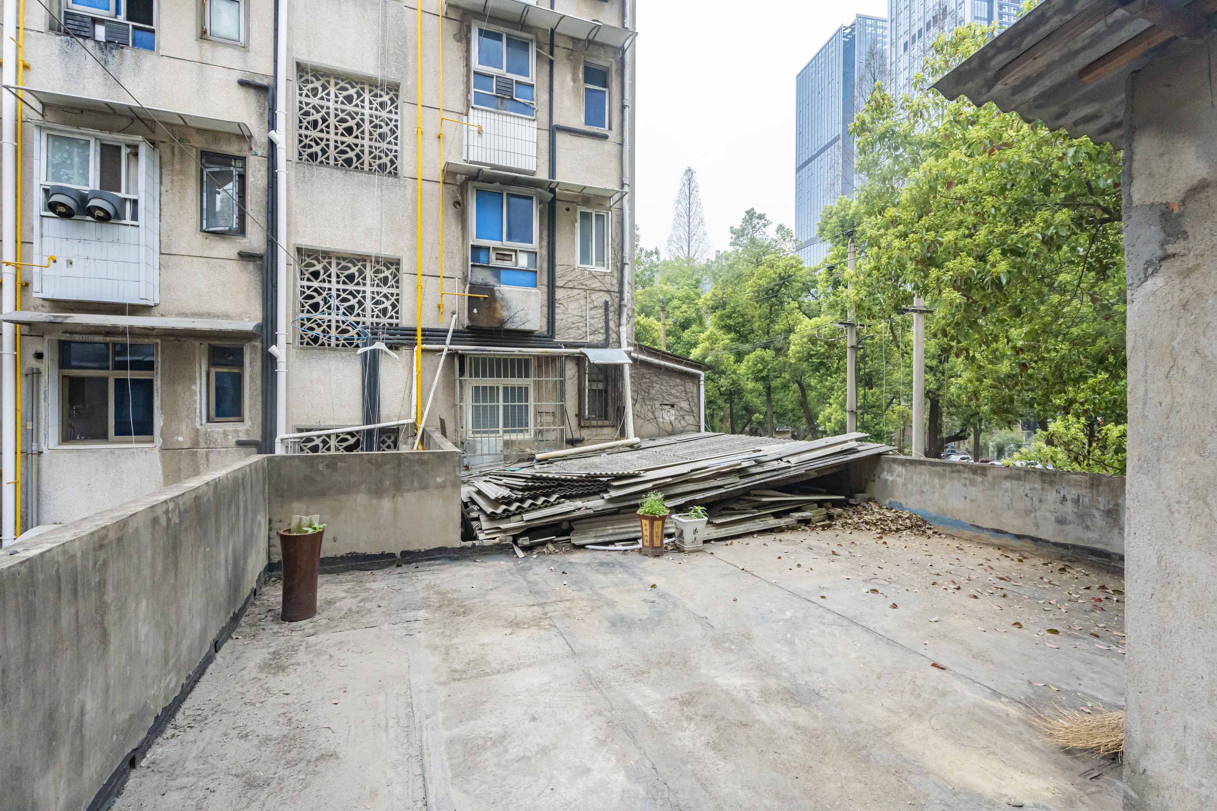 富雅坪社区（红墙巷）  3室2厅1卫   70.00万阳台