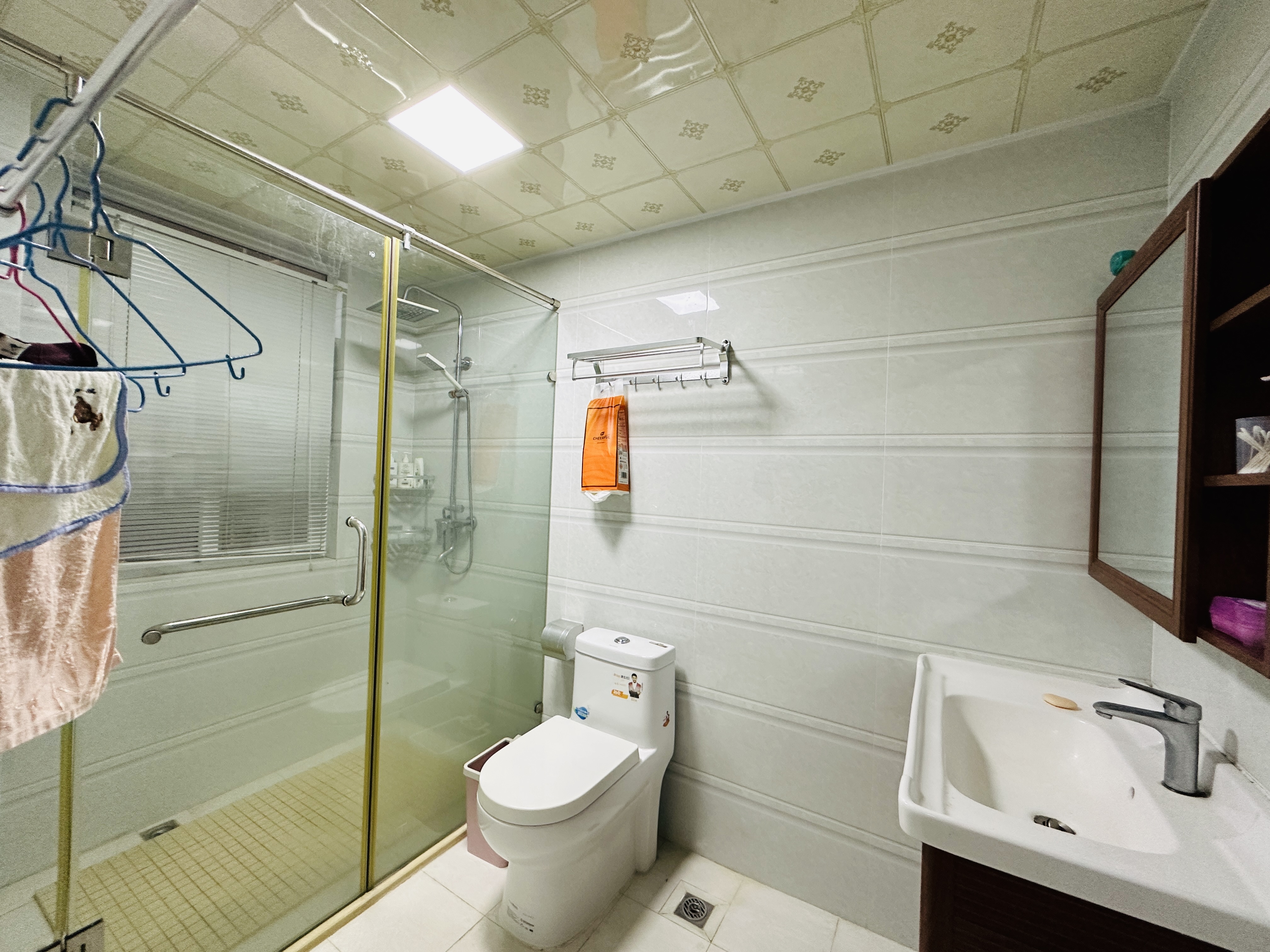 展兴高新花园 4室2厅2卫 240.0万 展兴高新花园 4室2厅2卫 240.0万卫生间