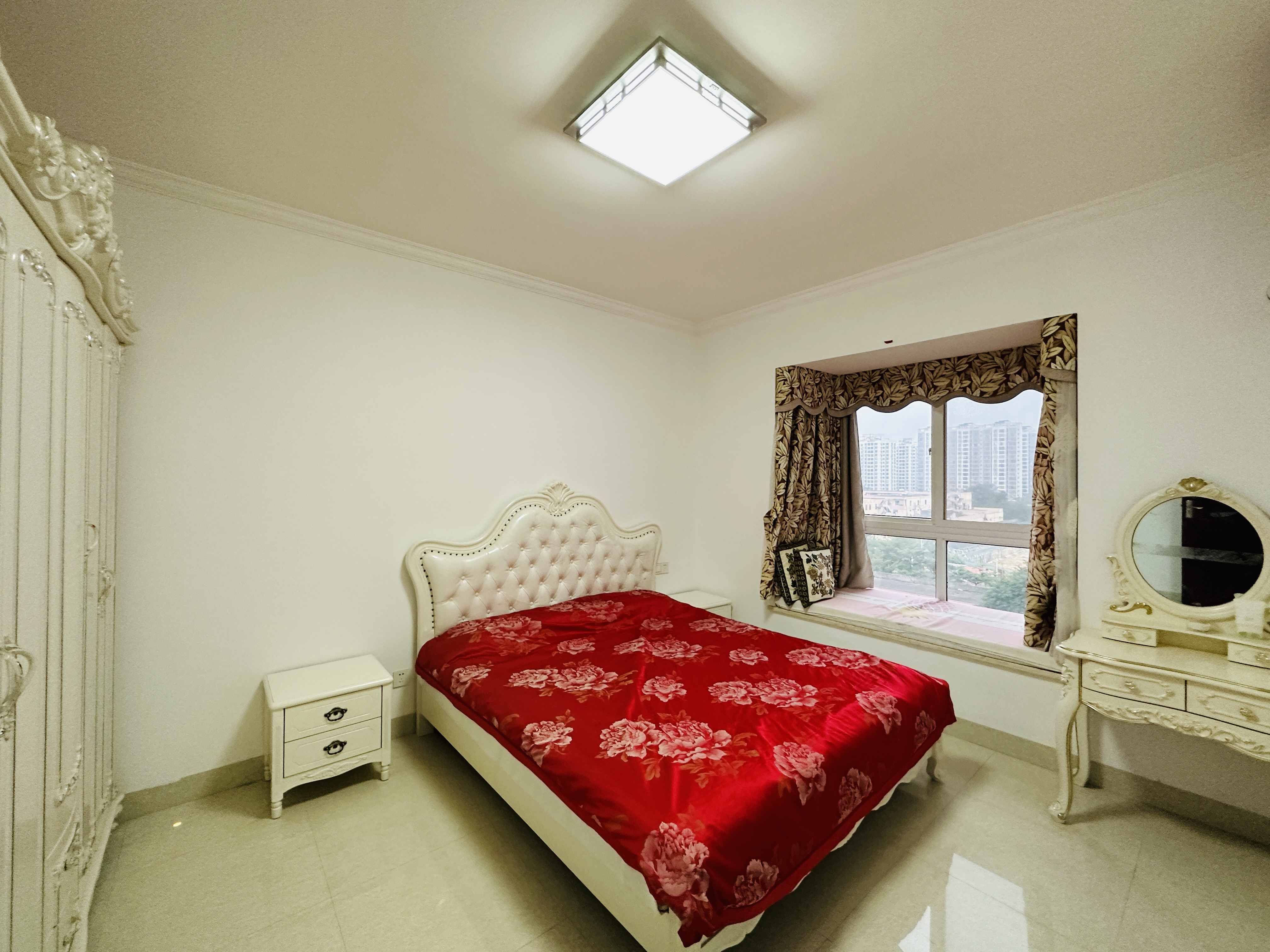 展兴高新花园 4室2厅2卫 240.0万 展兴高新花园 4室2厅2卫 240.0万卧室