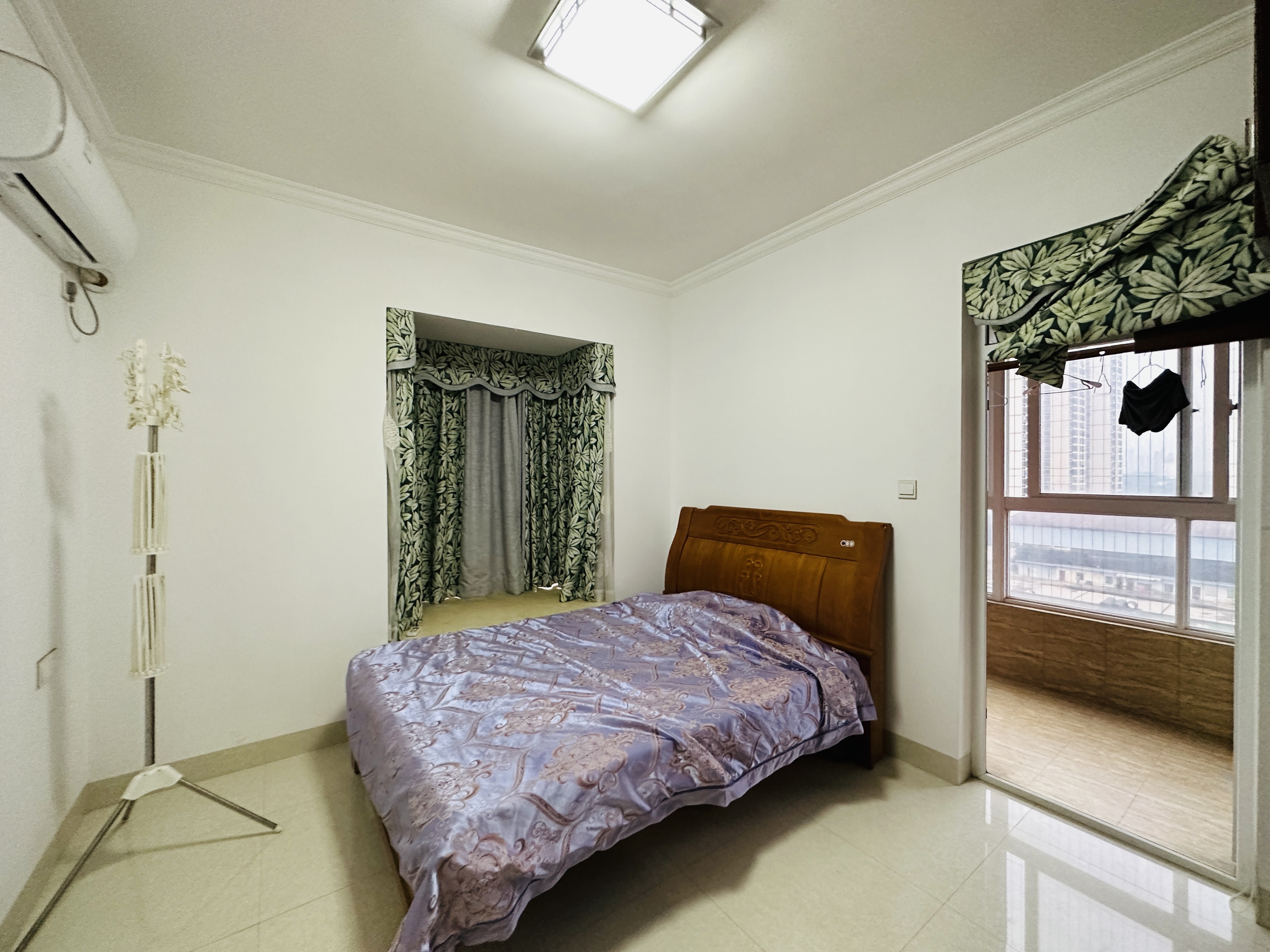 展兴高新花园 4室2厅2卫 240.0万 展兴高新花园 4室2厅2卫 240.0万卧室