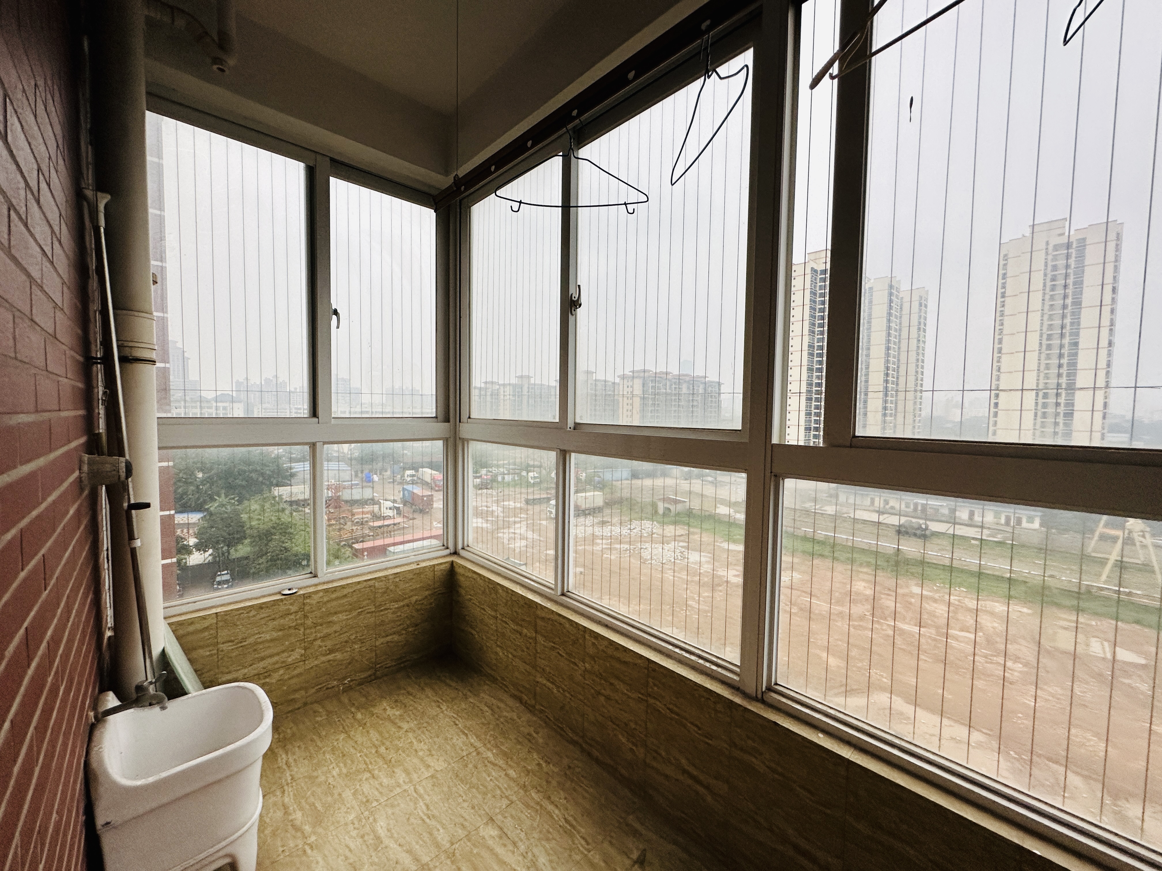 展兴高新花园 4室2厅2卫 240.0万 展兴高新花园 4室2厅2卫 240.0万阳台