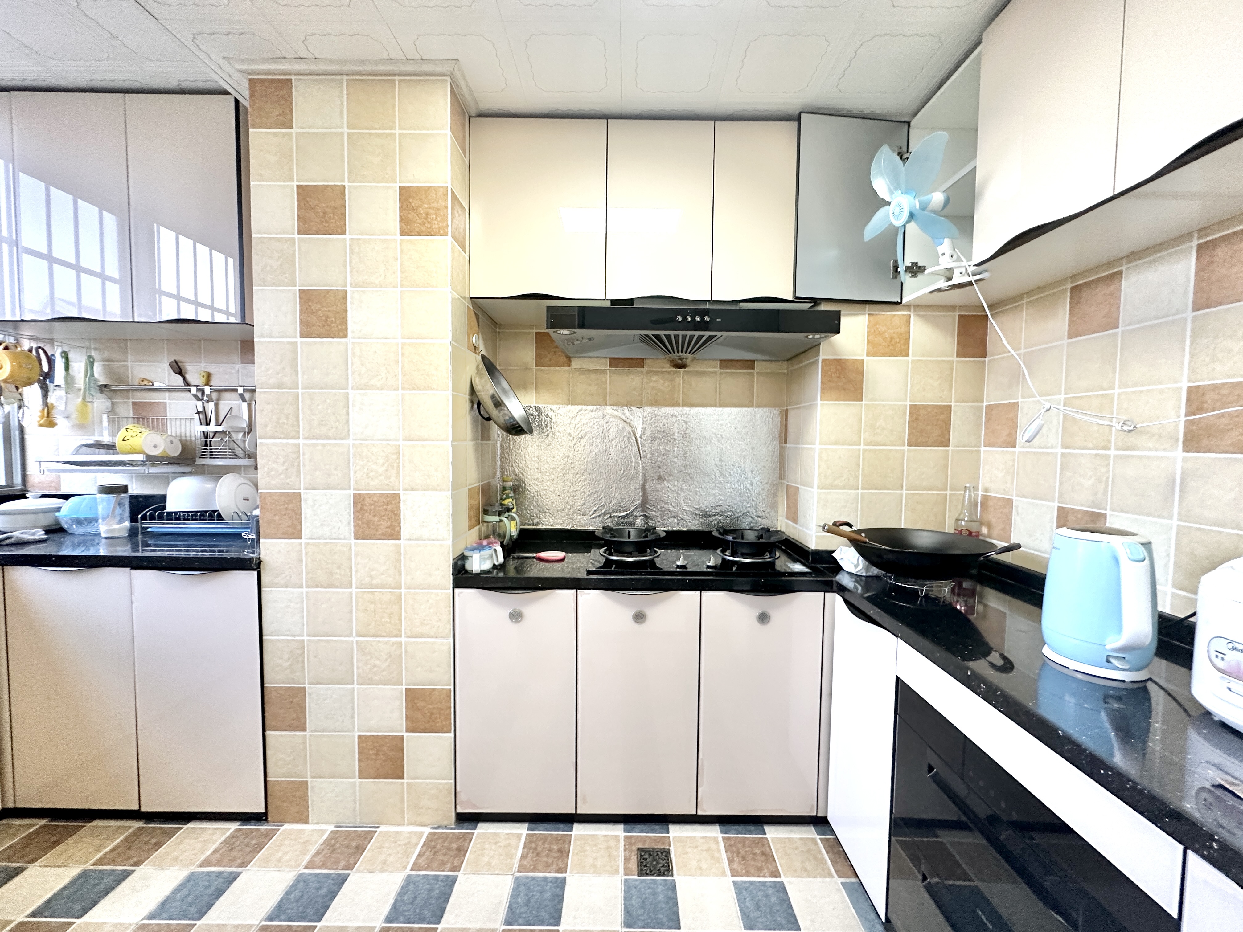 滨江新苑(一期A区) 3室1厅1卫 170.0万 滨江新苑(一期A区) 3室1厅1卫 170.0万厨房