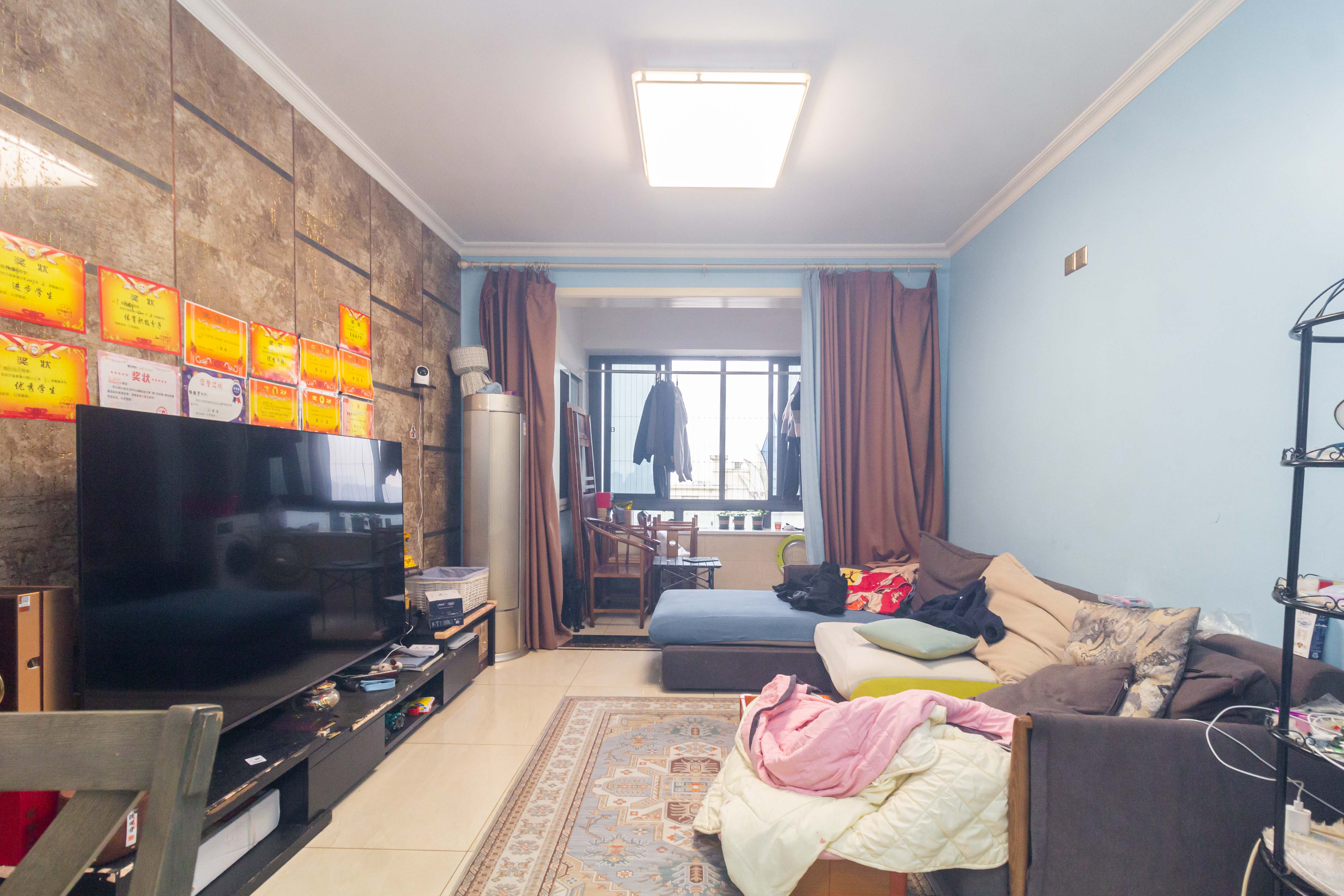 辉宏橄榄城 2室2厅1卫 49.6万 辉宏橄榄城 2室2厅1卫 49.6万客厅