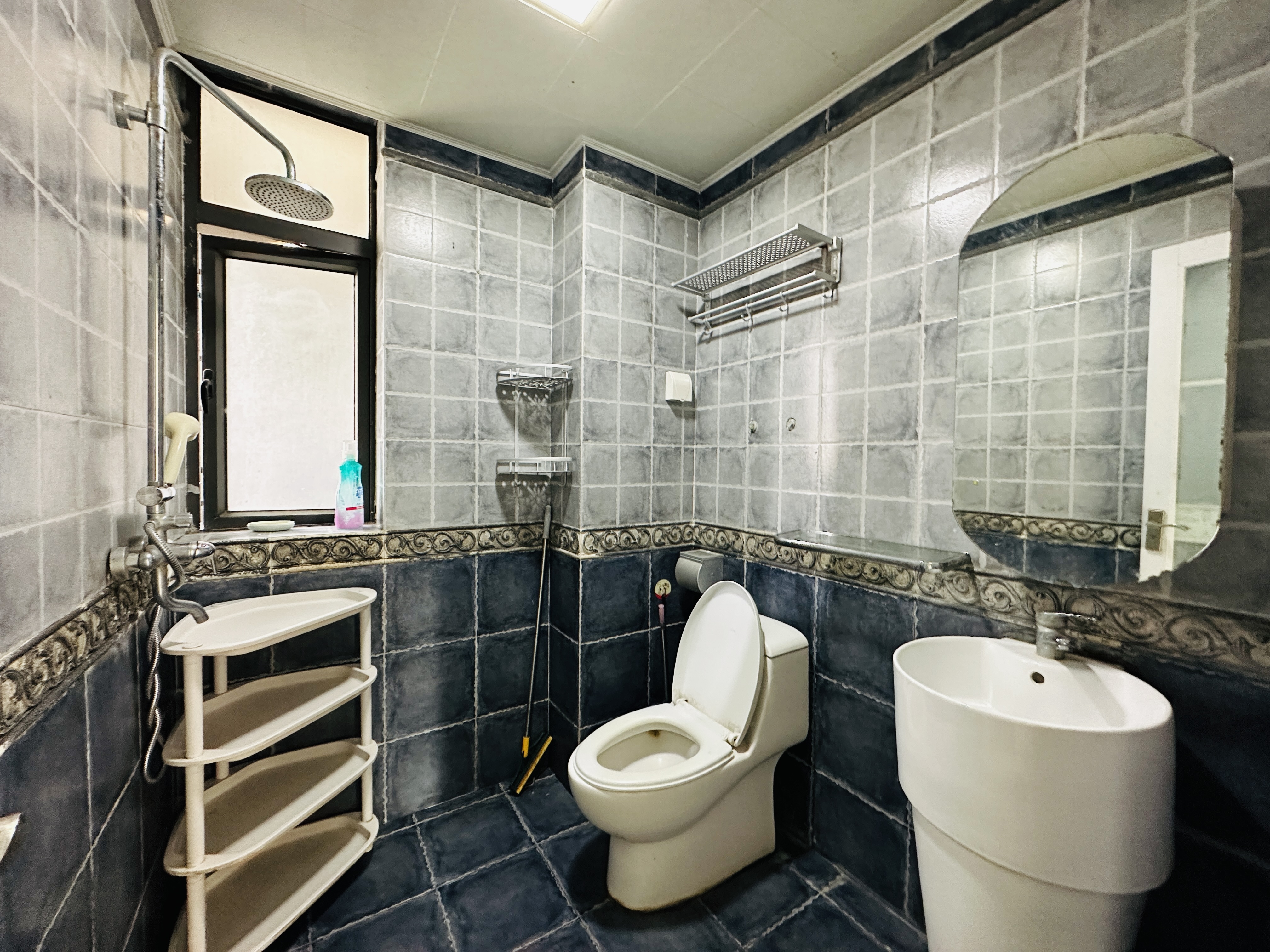 锦地翰城二期  2室2厅1卫    126.0万 锦地翰城二期  2室2厅1卫    126.0万卫生间