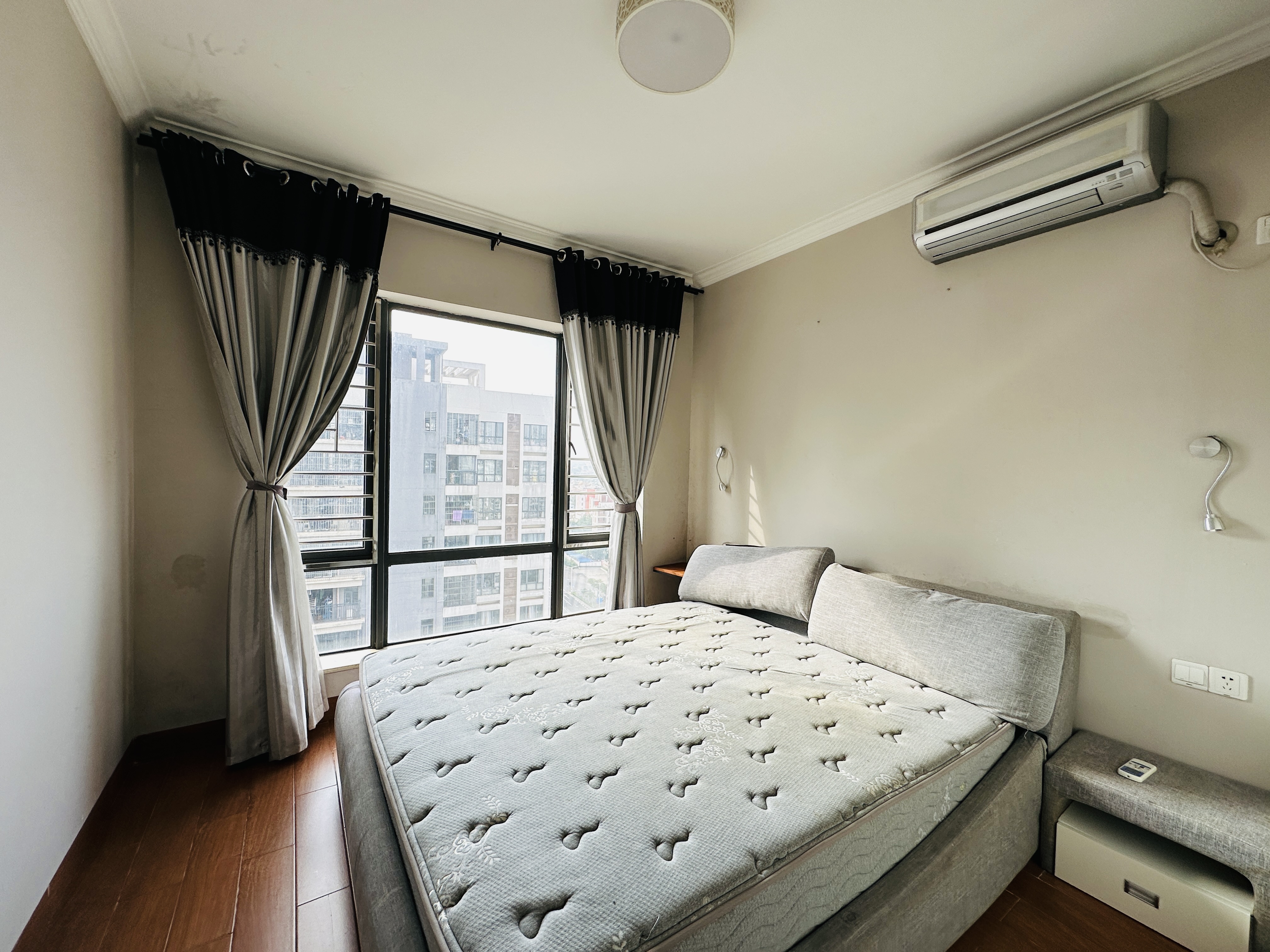 锦地翰城二期  2室2厅1卫    126.0万 锦地翰城二期  2室2厅1卫    126.0万卧室