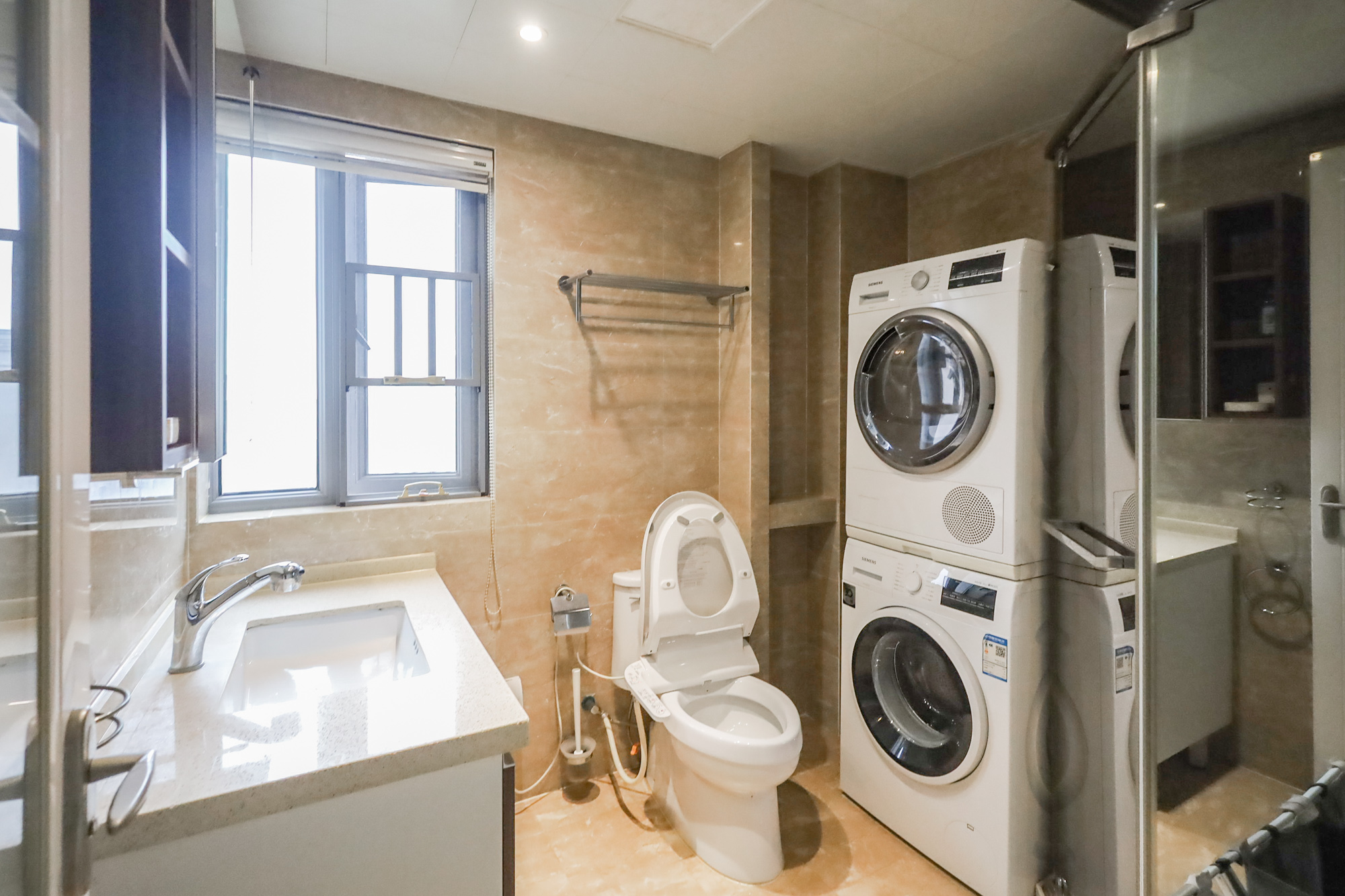 八方小区C区 4室2厅2卫 530.0万 八方小区C区 4室2厅2卫 530.0万卫生间