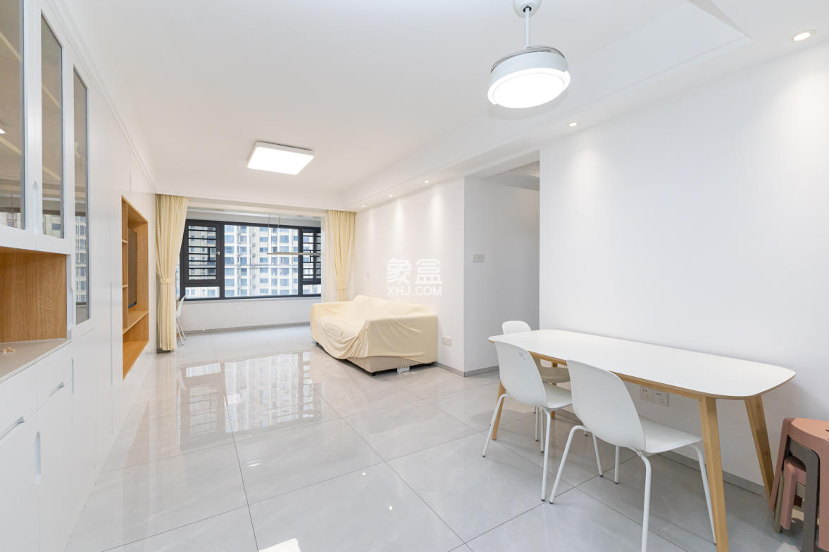 勤诚达境界城  3室2厅2卫    108.0万 勤诚达境界城  3室2厅2卫    108.0万客厅