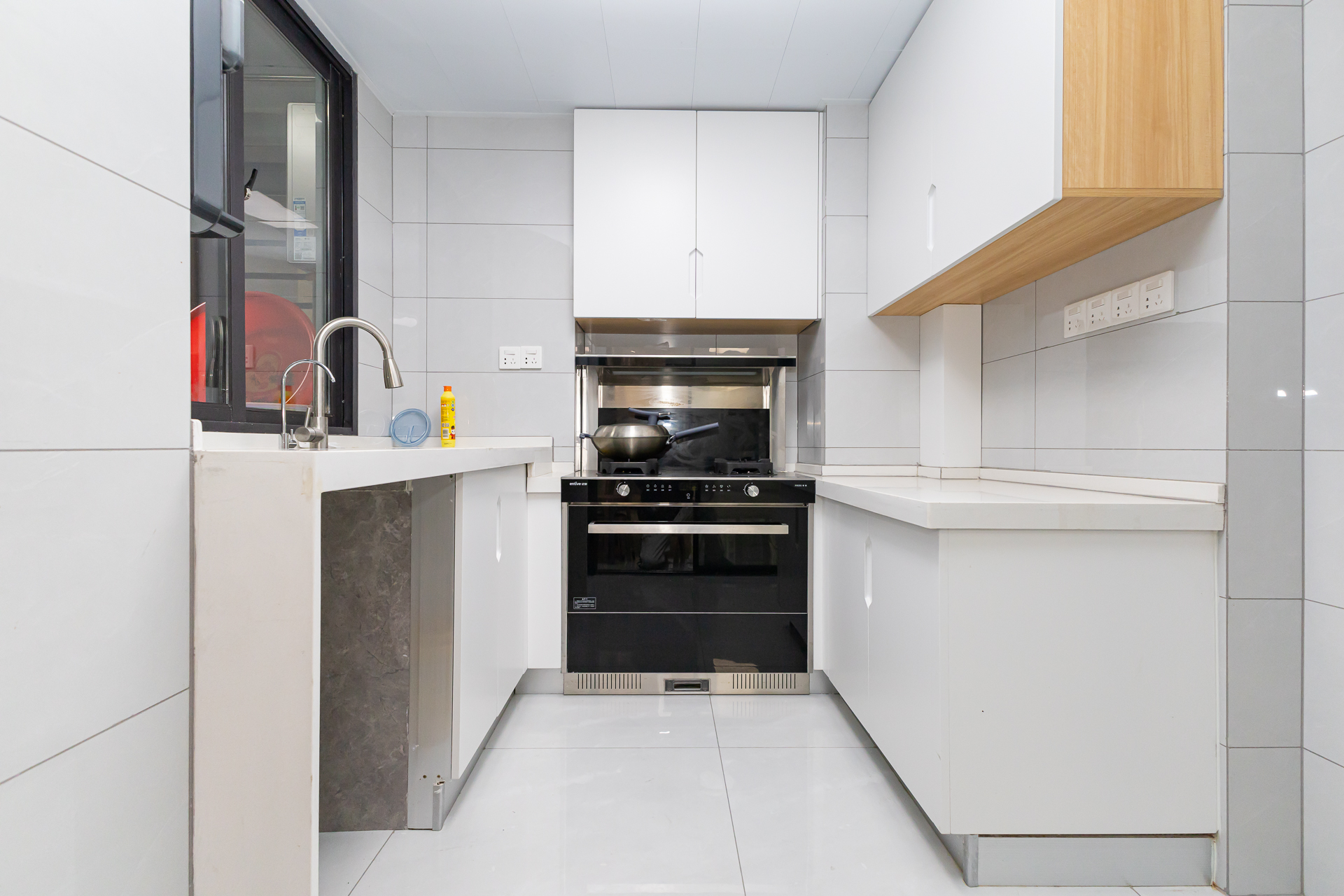 勤诚达境界城  3室2厅2卫    108.0万 勤诚达境界城  3室2厅2卫    108.0万厨房