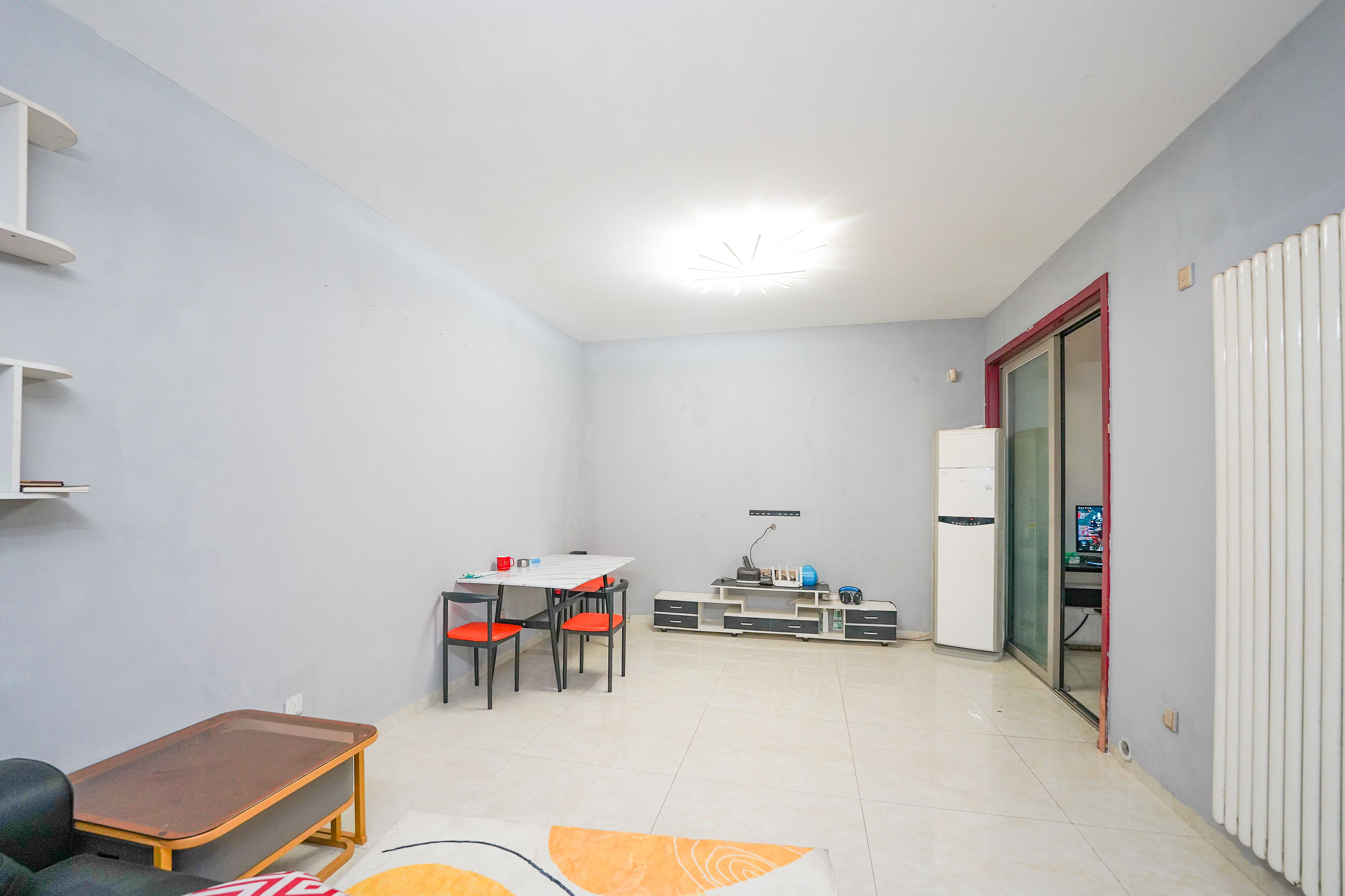 怡海星城  3室2厅1卫    52.0万 怡海星城  3室2厅1卫    52.0万客厅