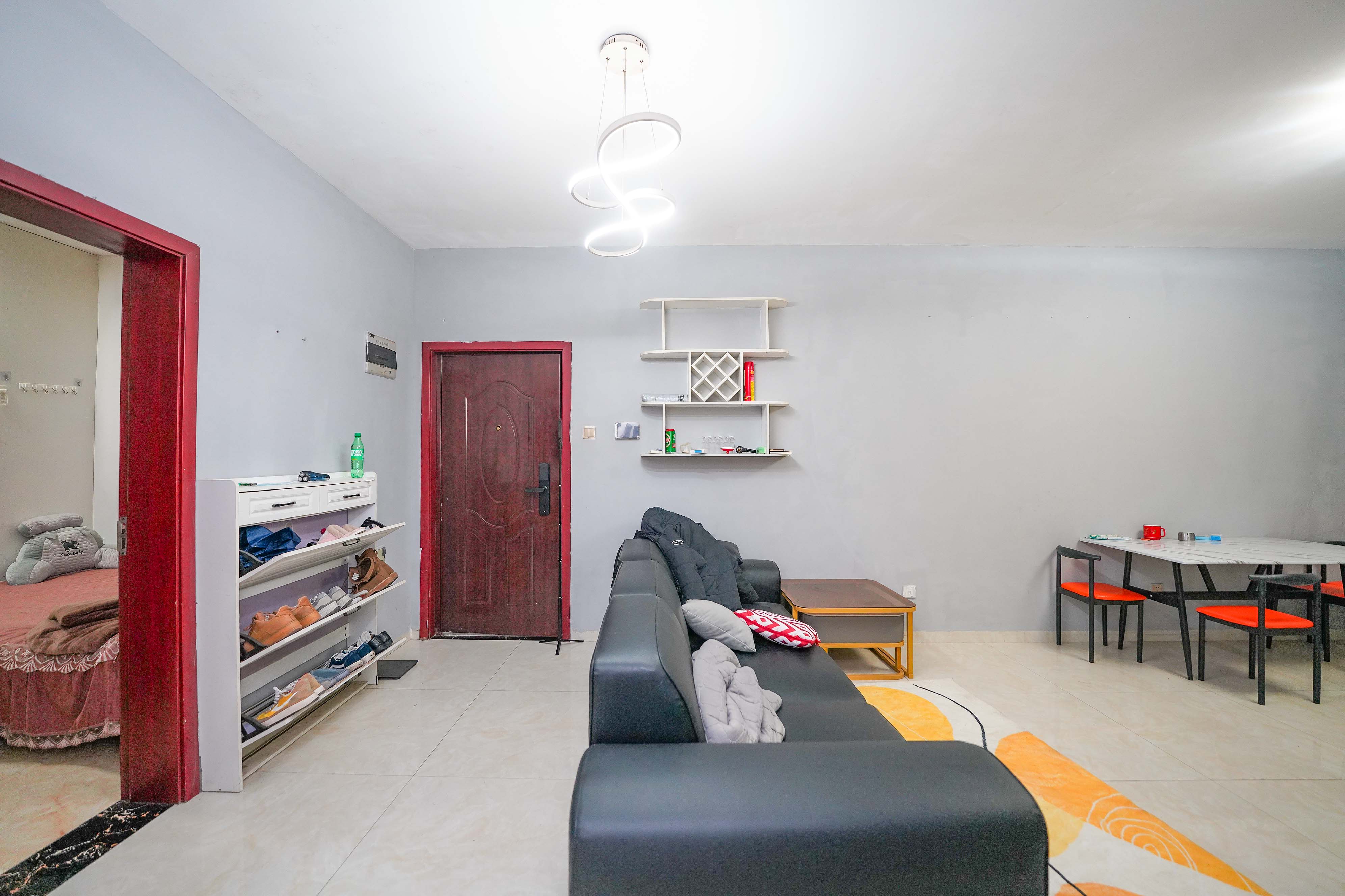 怡海星城  3室2厅1卫    52.0万 怡海星城  3室2厅1卫    52.0万客厅