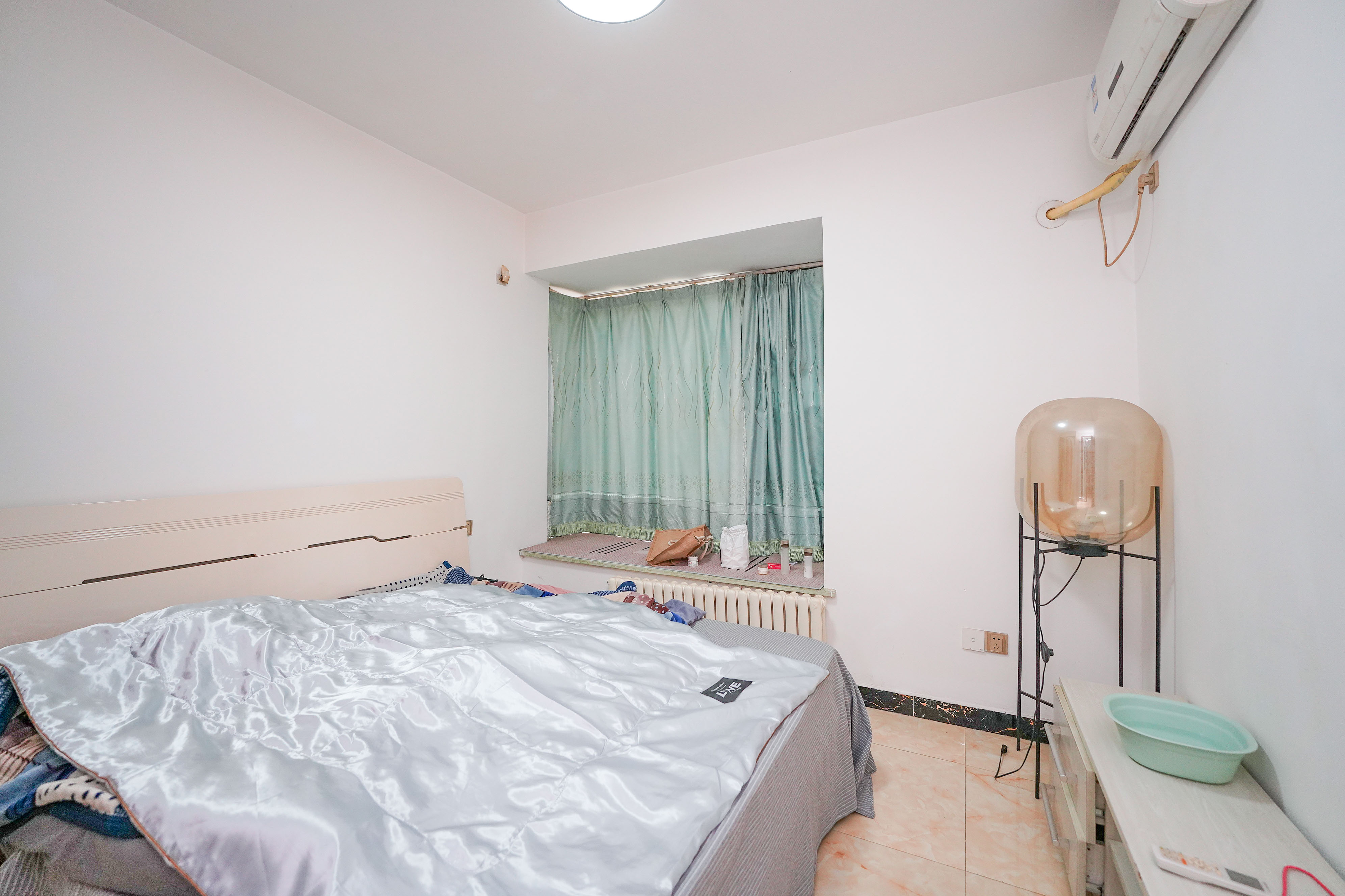 怡海星城  3室2厅1卫    52.0万 怡海星城  3室2厅1卫    52.0万卧室