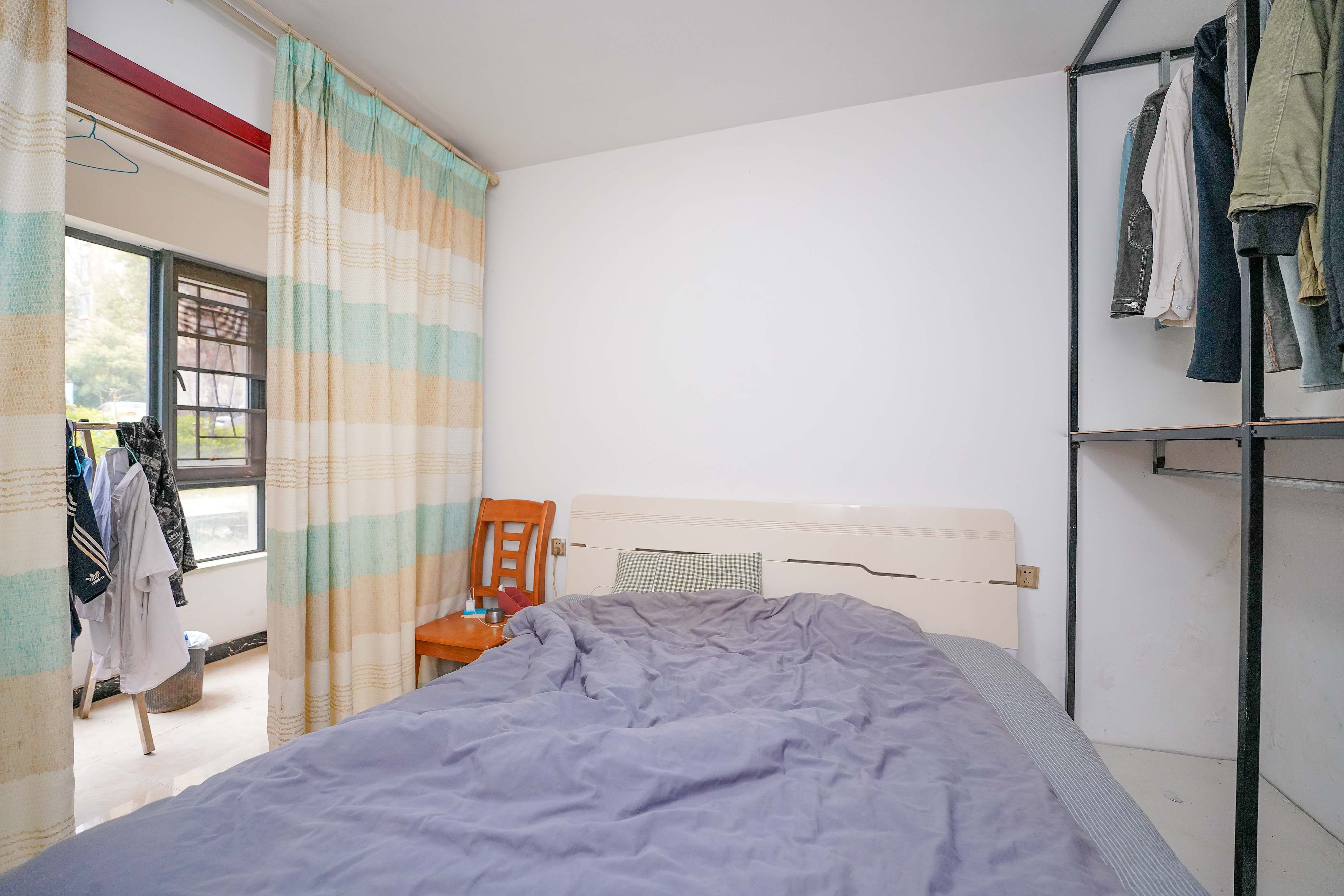 怡海星城  3室2厅1卫    52.0万 怡海星城  3室2厅1卫    52.0万卧室