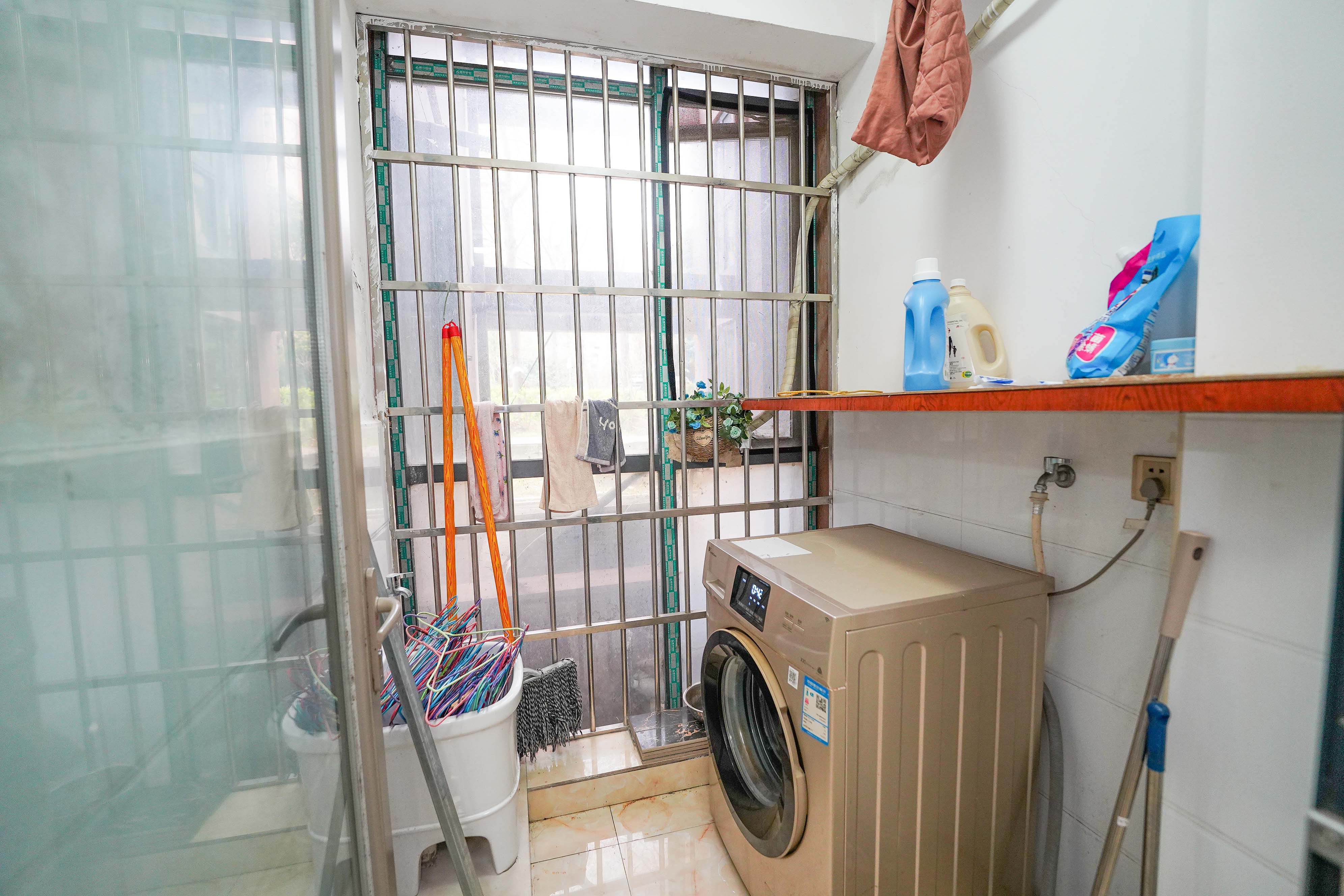 怡海星城  3室2厅1卫    52.0万 怡海星城  3室2厅1卫    52.0万阳台