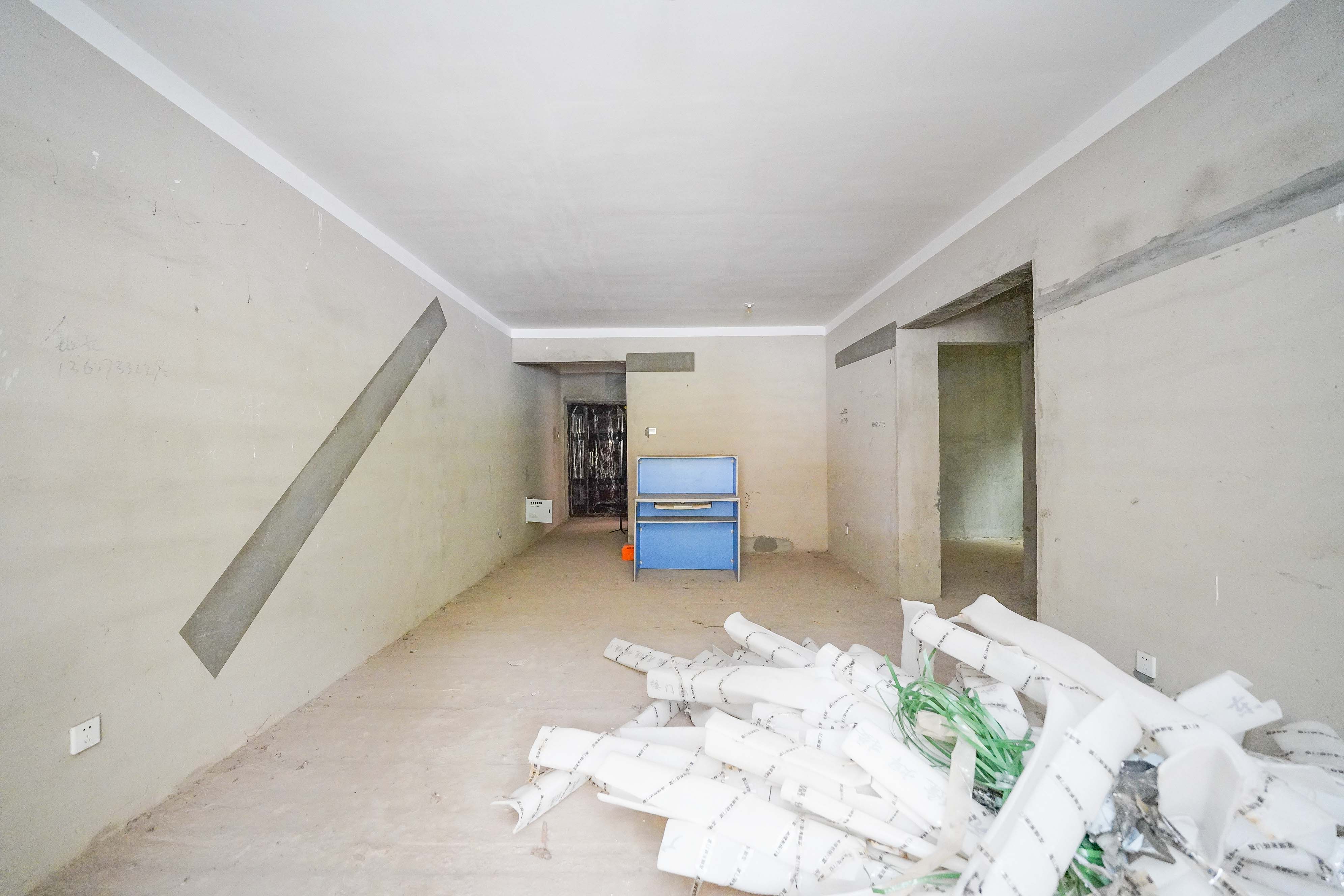 金谷豪庭 3室2厅2卫 48.0万 金谷豪庭 3室2厅2卫 48.0万客厅