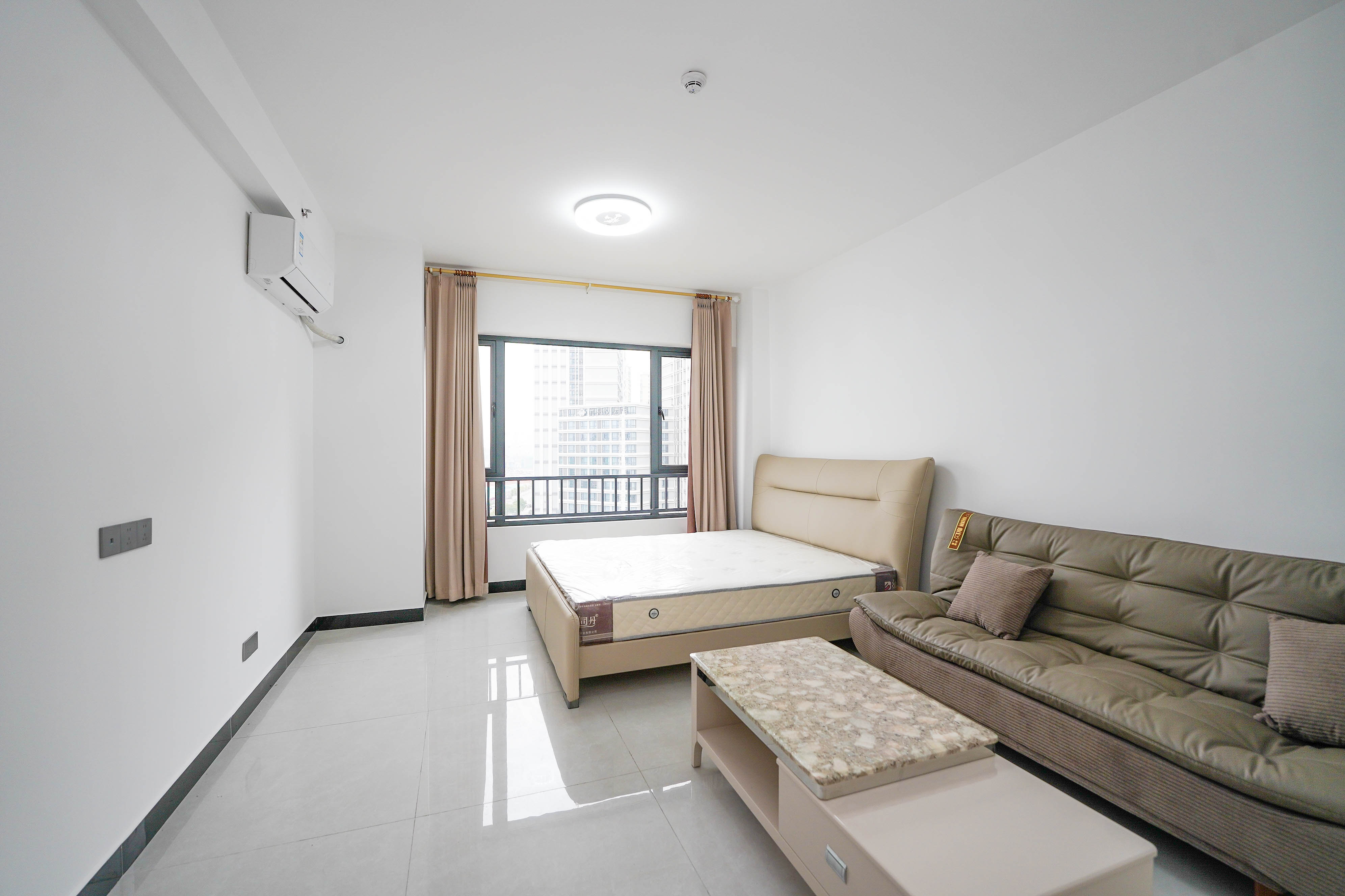 五矿万境蓝山 1室1厅1卫 22.8万 五矿万境蓝山 1室1厅1卫 22.8万客厅