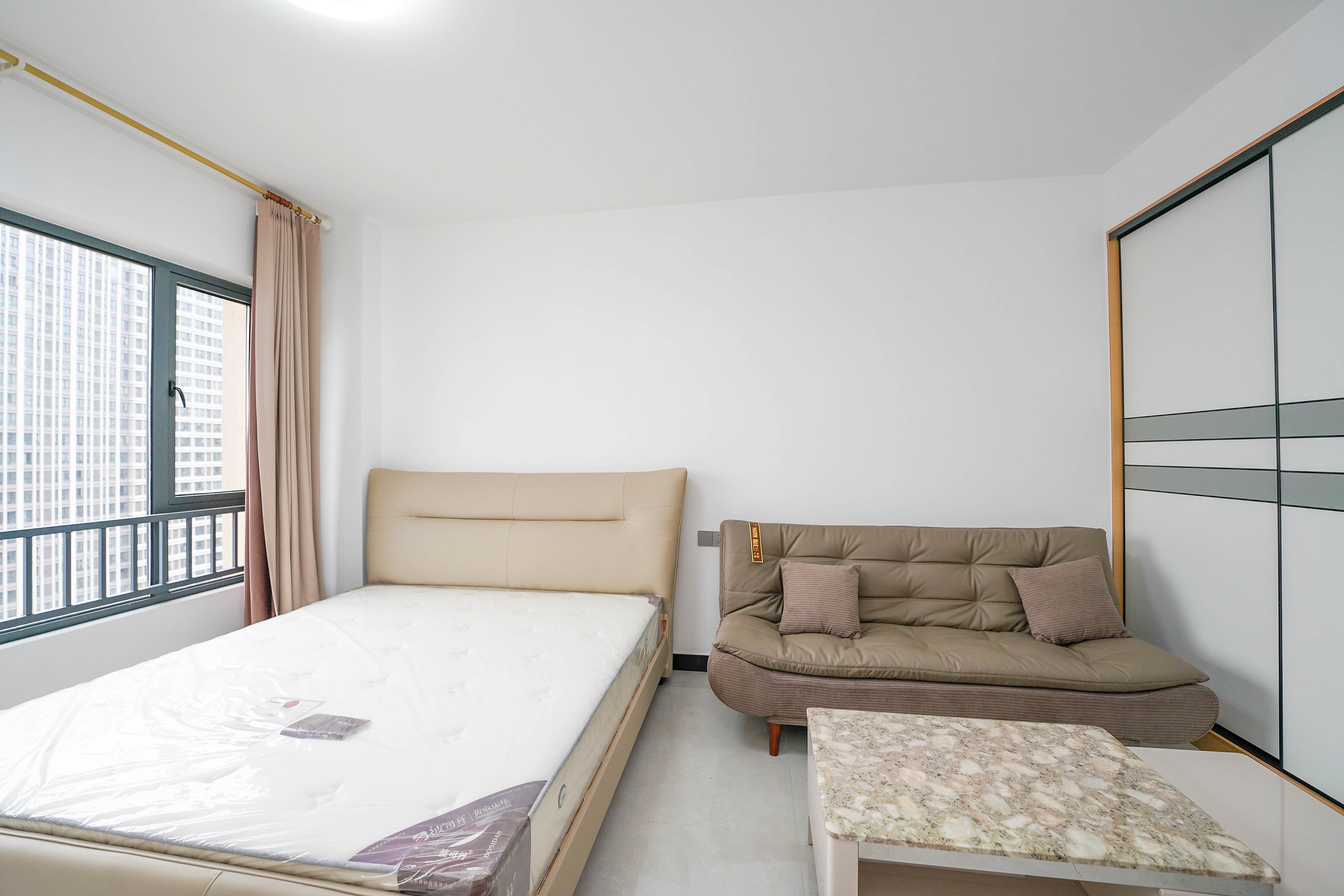 五矿万境蓝山 1室1厅1卫 22.8万 五矿万境蓝山 1室1厅1卫 22.8万卧室