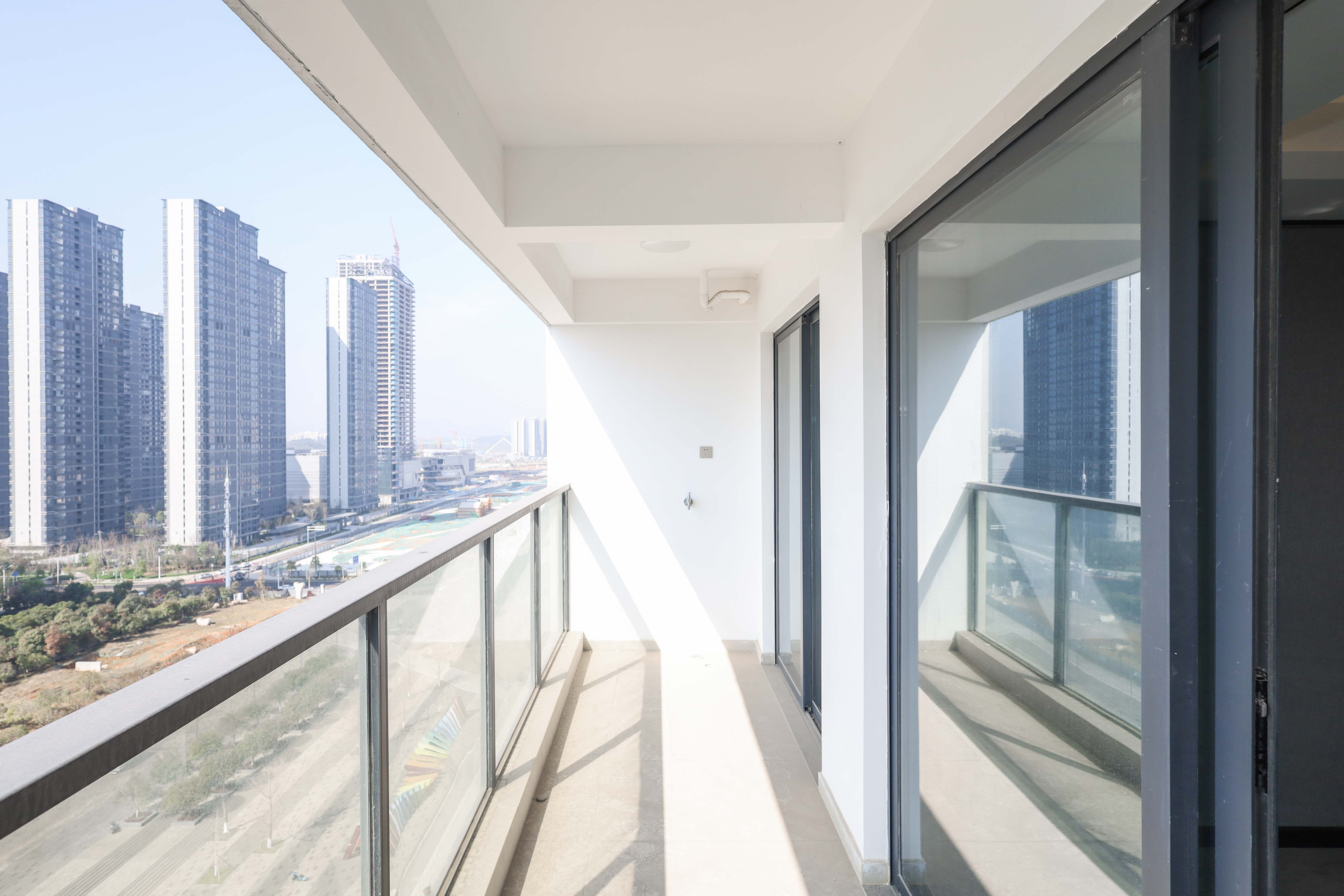 中国铁建湘语梅溪  3室2厅2卫   168.00万阳台