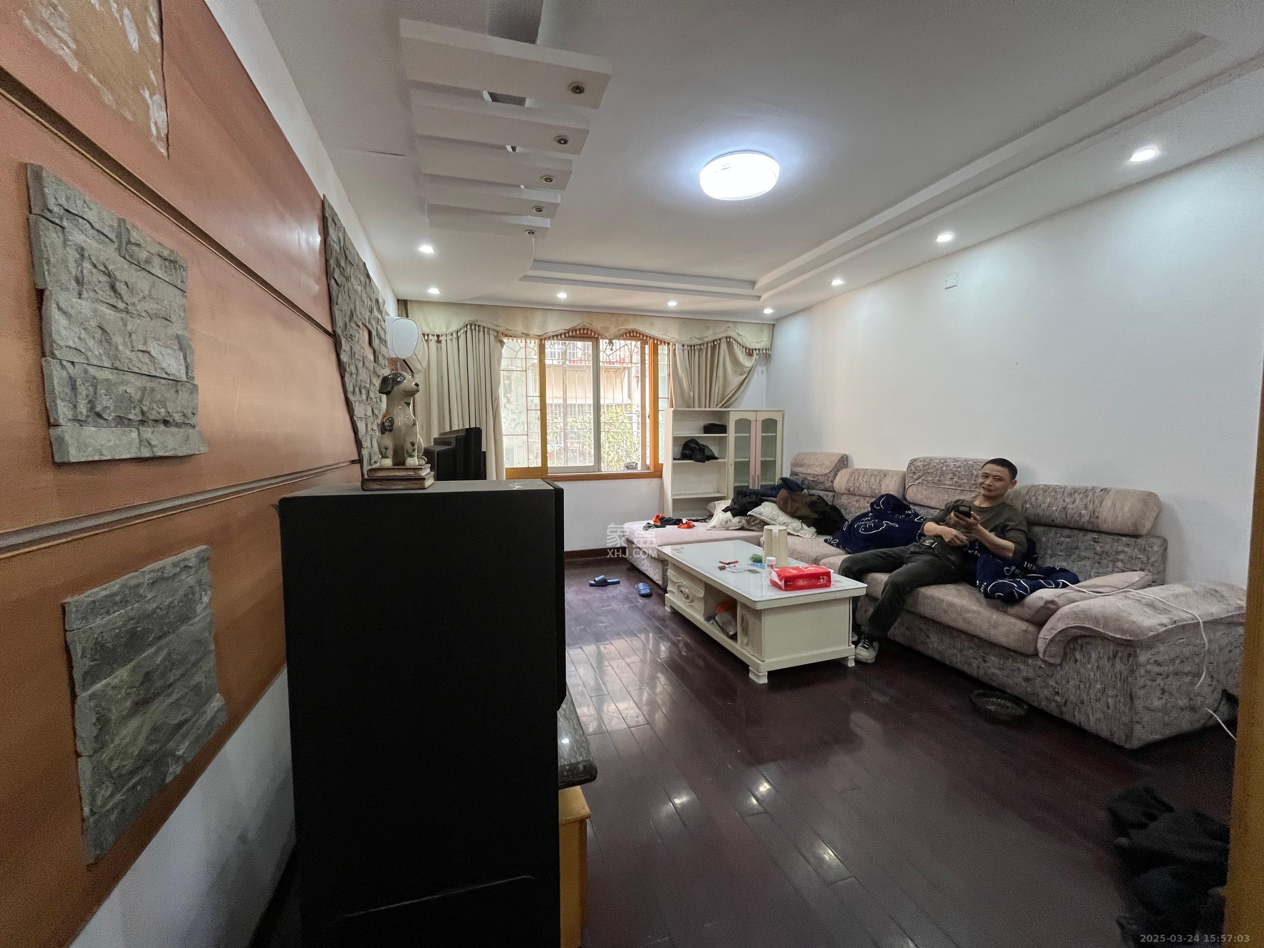 金泰小区  3室2厅2卫   2200.00元/月