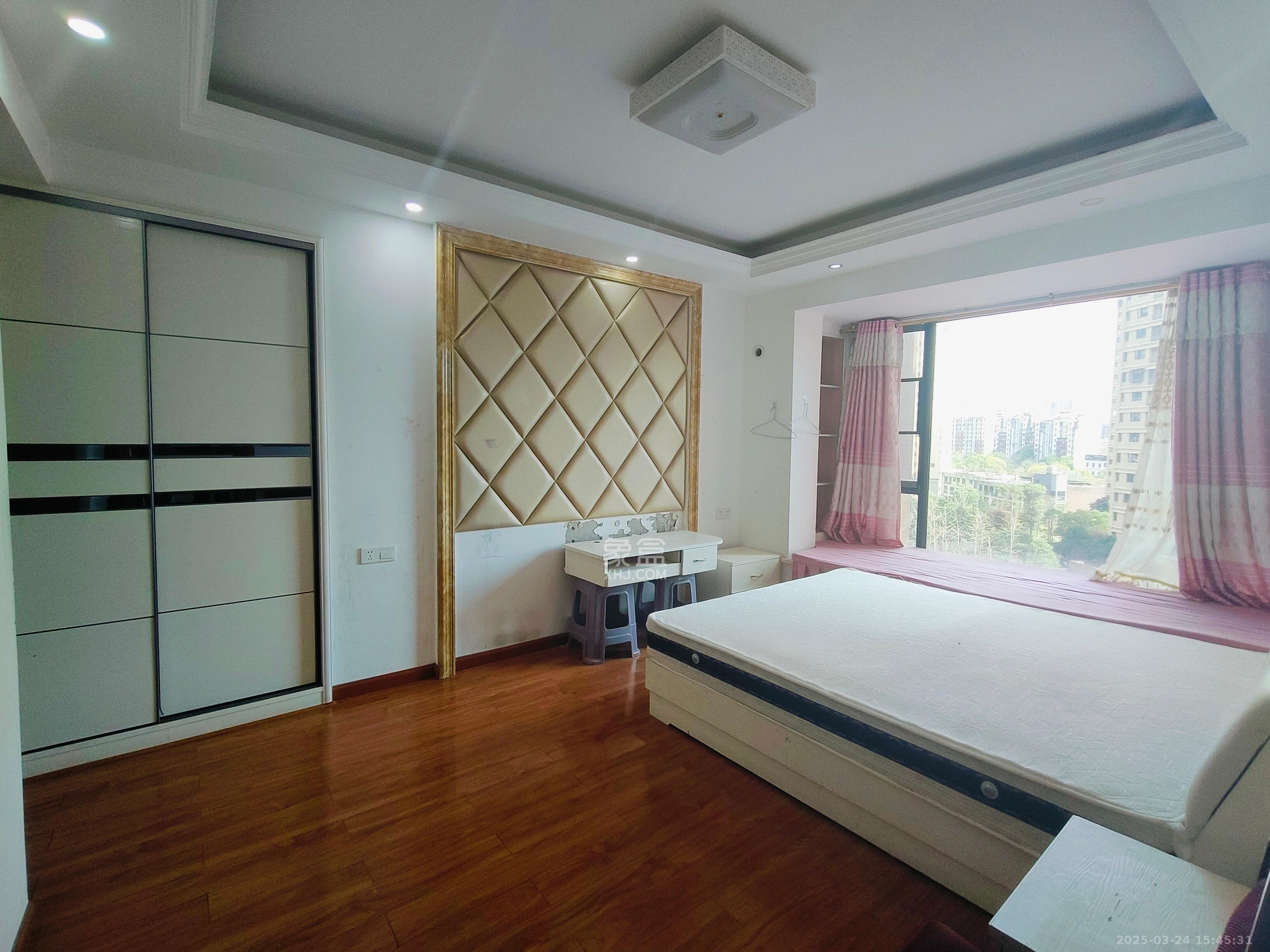 方略城市广场 4室2厅2卫 2400.0元/月 方略城市广场 4室2厅2卫 2400.0元/月室内图