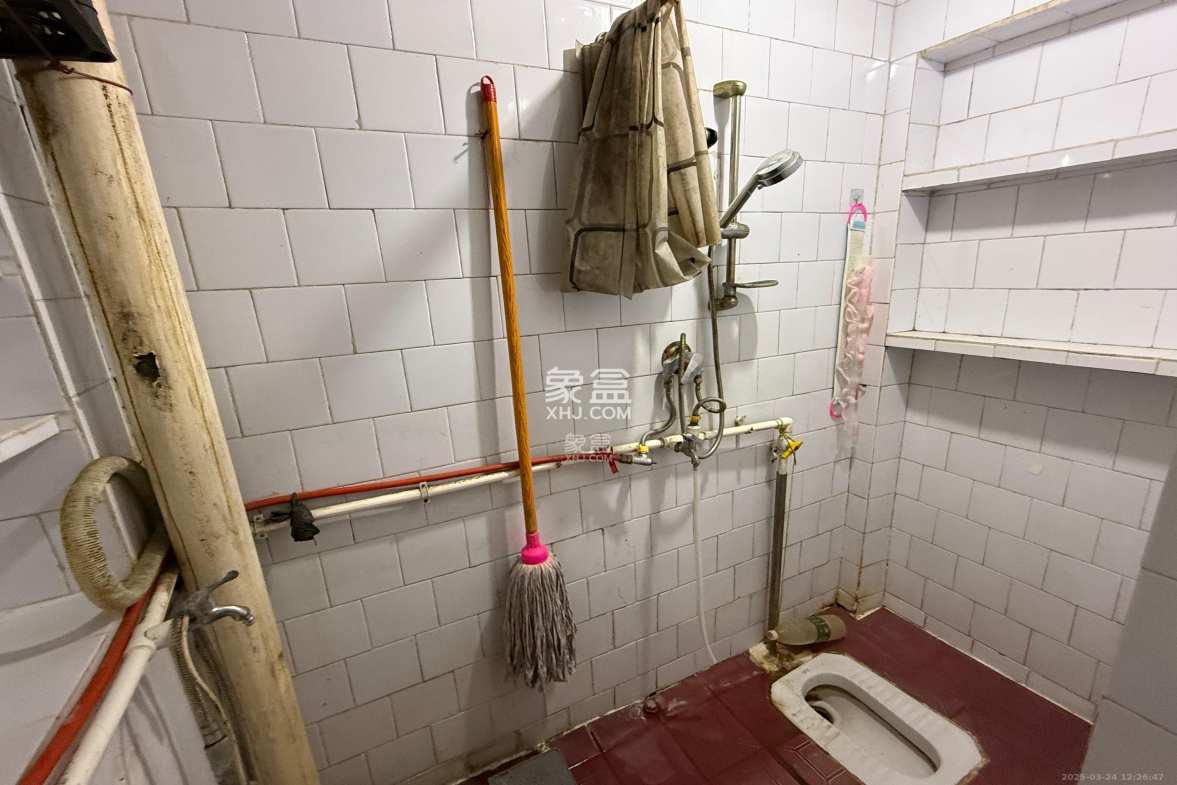 泡沫塑料厂宿舍  2室2厅1卫    1400.0元/月 泡沫塑料厂宿舍  2室2厅1卫    1400.0元/月户型图