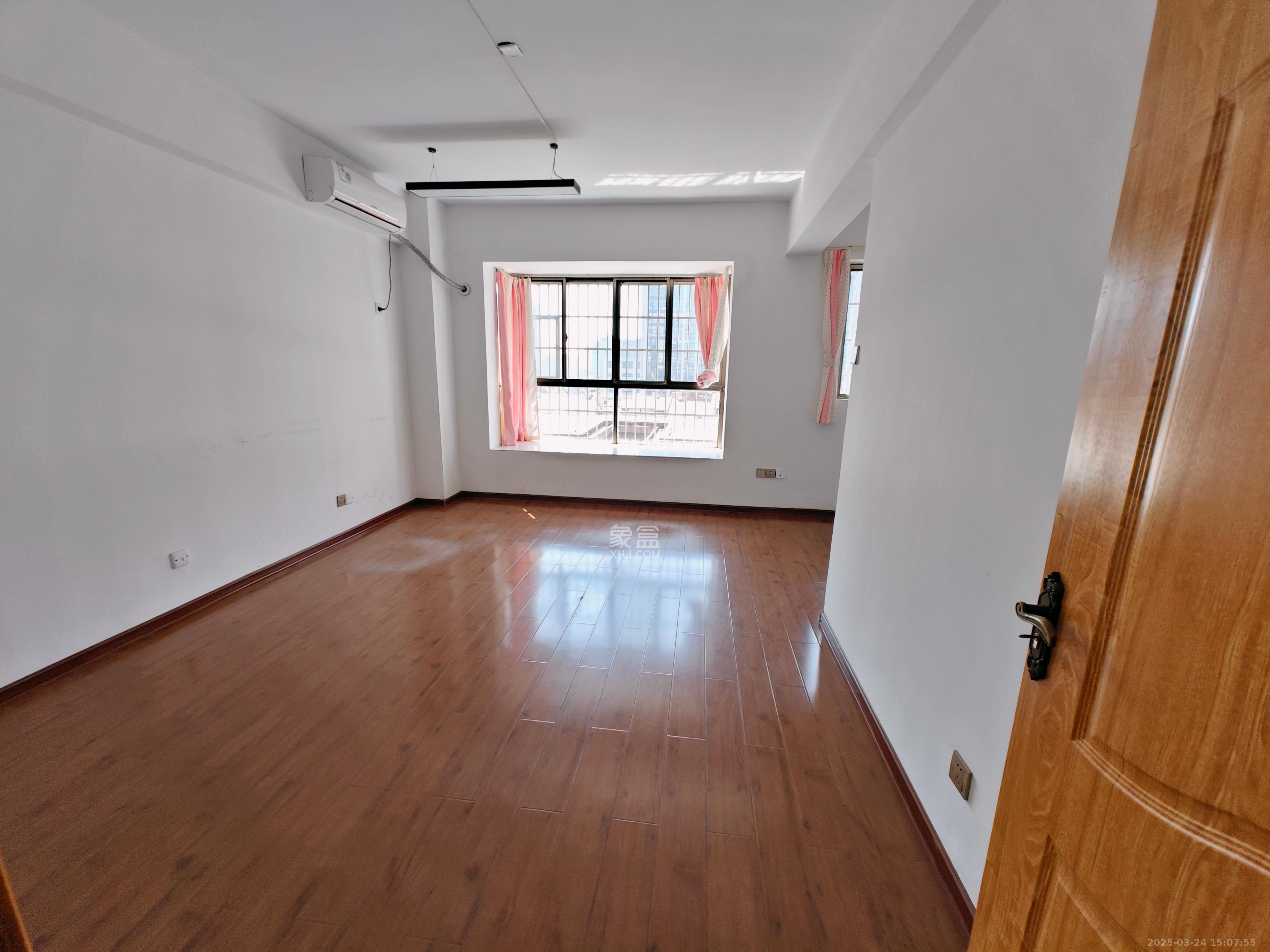 环达路桥 3室2厅2卫 3100.0元/月 环达路桥 3室2厅2卫 3100.0元/月室内图