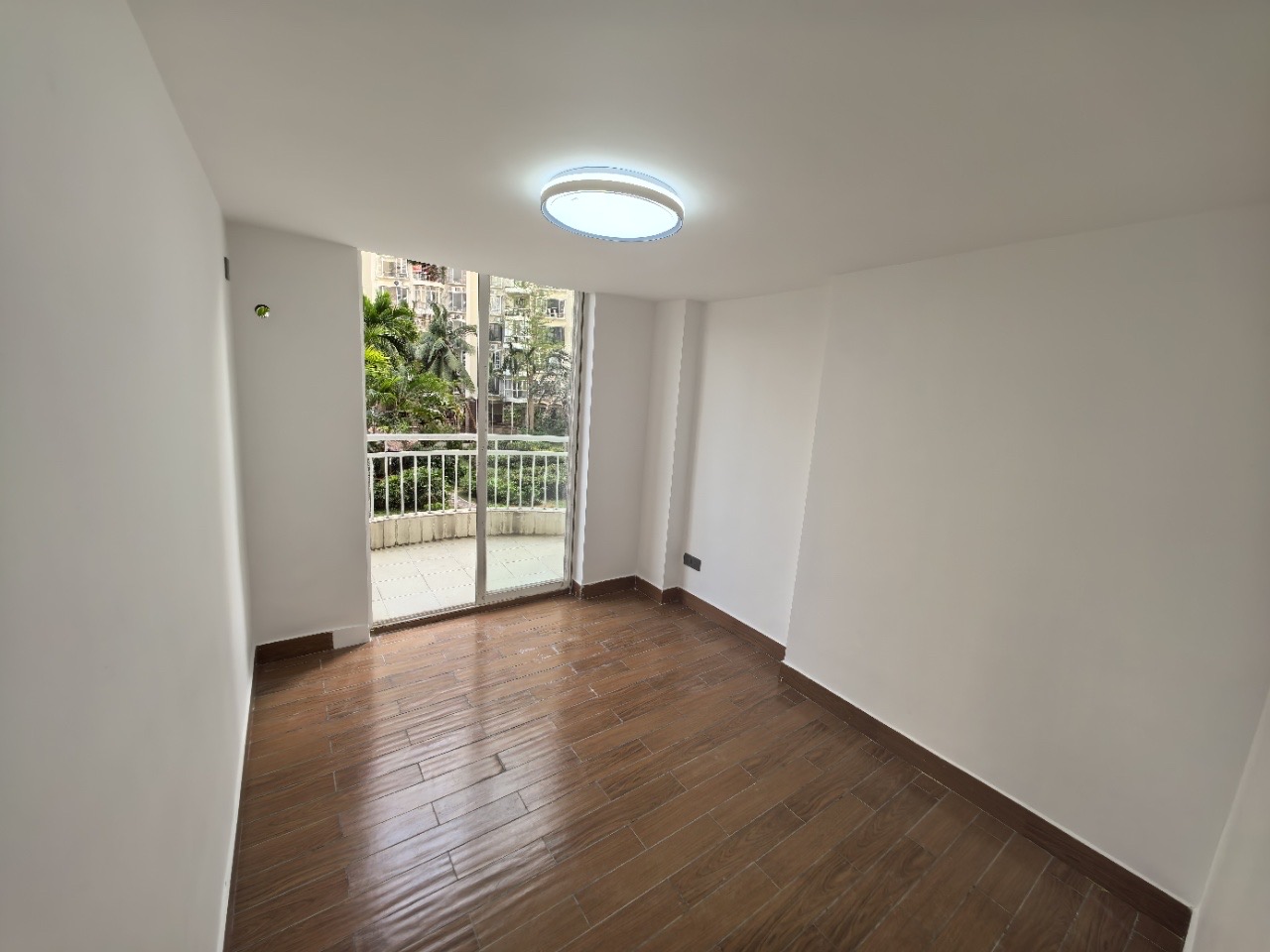 耀江花园 5室2厅3卫 152.00万 耀江花园 5室2厅3卫 152.00万卧室