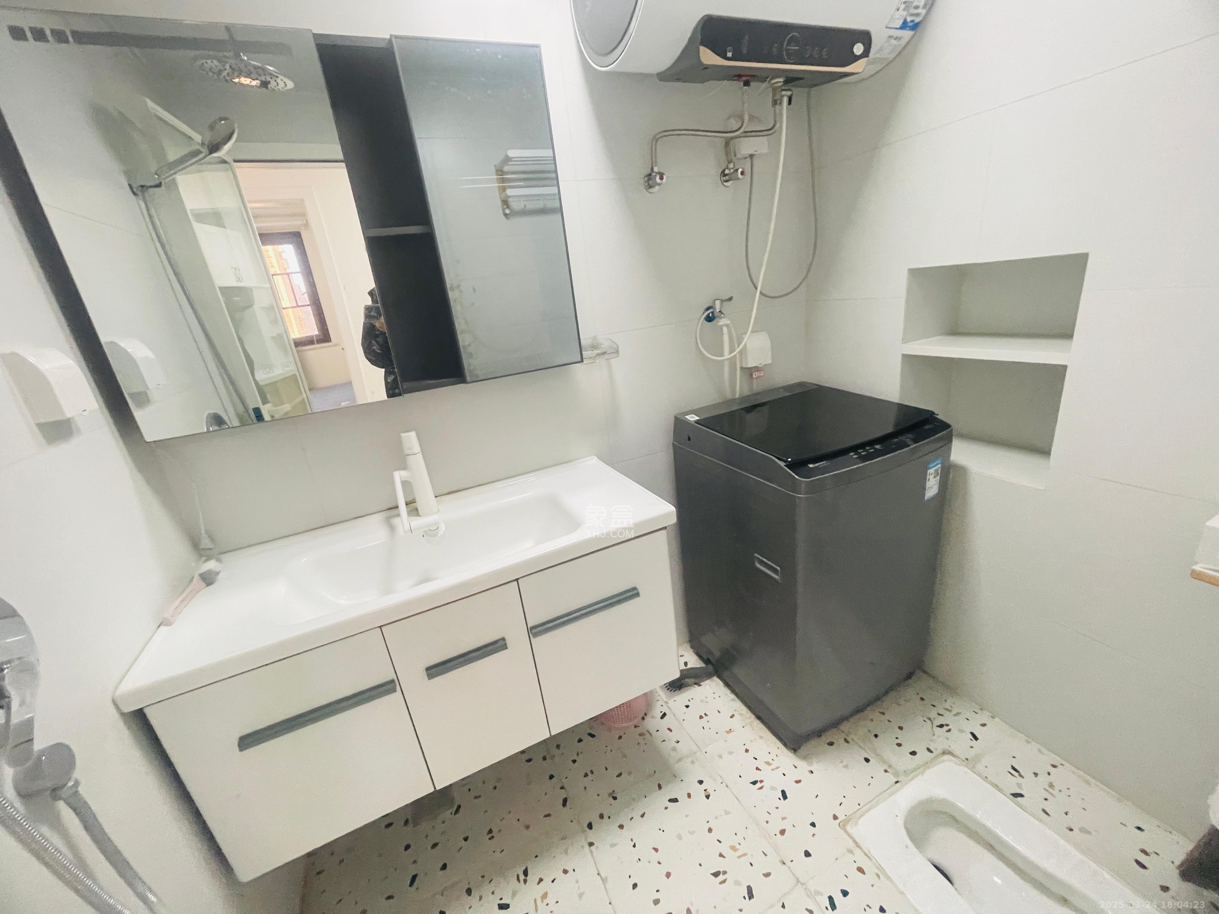 保利海德公园  2室2厅1卫    2300.0元/月室内图