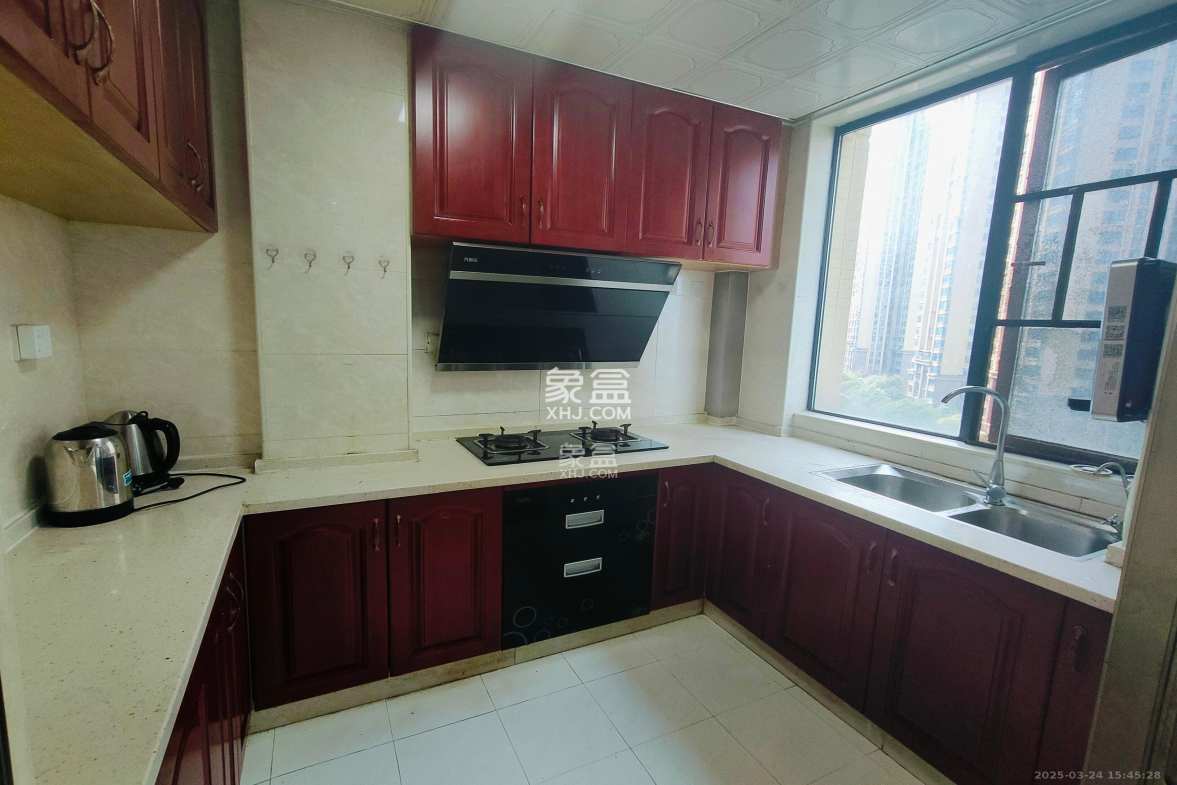 方略城市广场 4室2厅2卫 2400.0元/月 方略城市广场 4室2厅2卫 2400.0元/月室内图